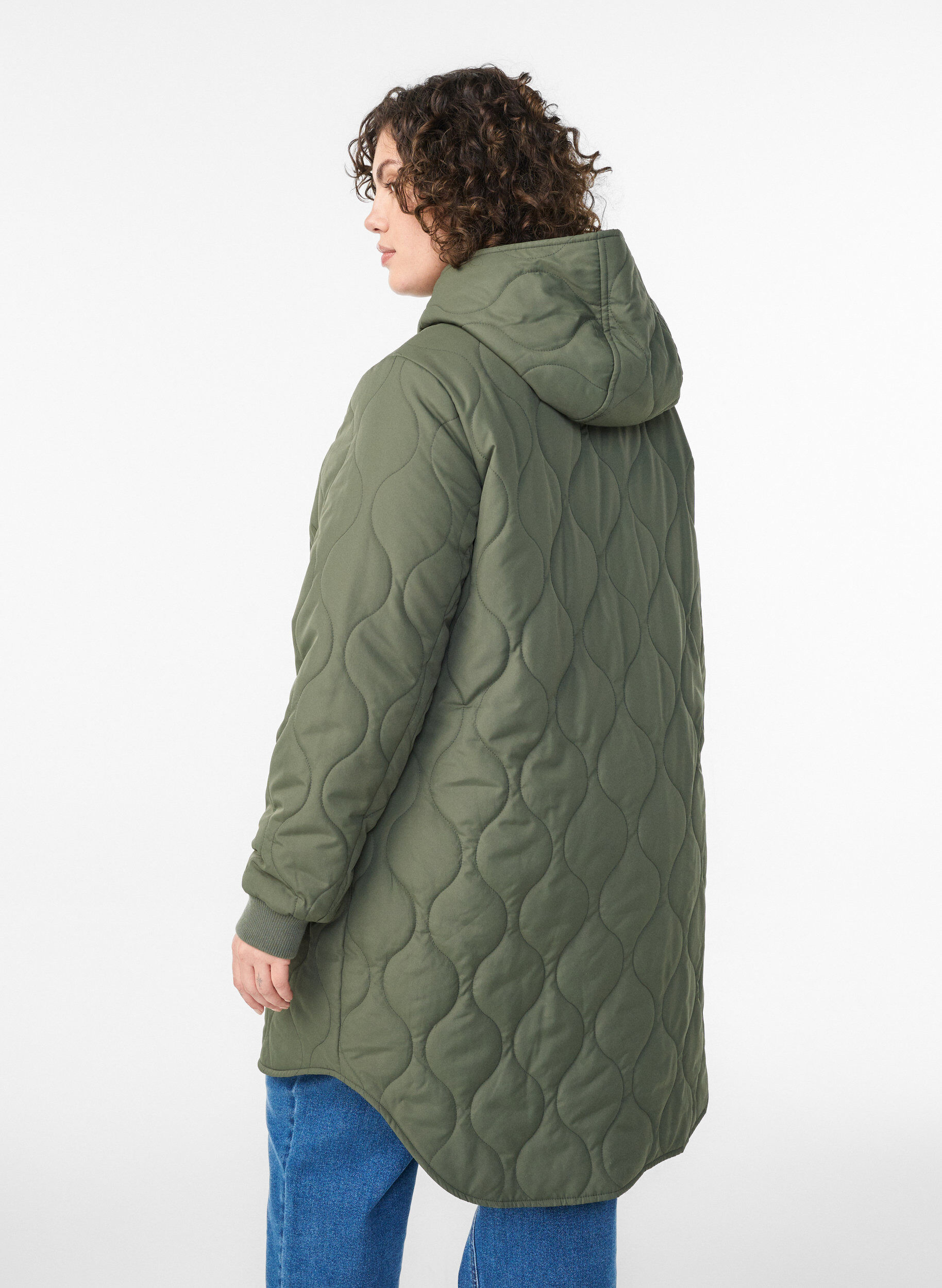ZizziMellemlang quiltet jakke med h&aelig;tte, Gr&oslash;n, Model image number 2