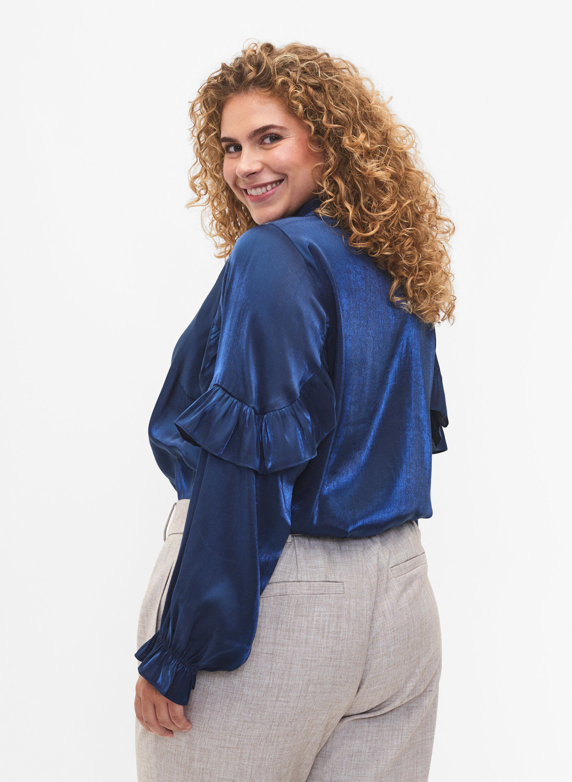 Zizzi Skjorte i viskose med fl&aelig;ser, Titan, Model image number 1