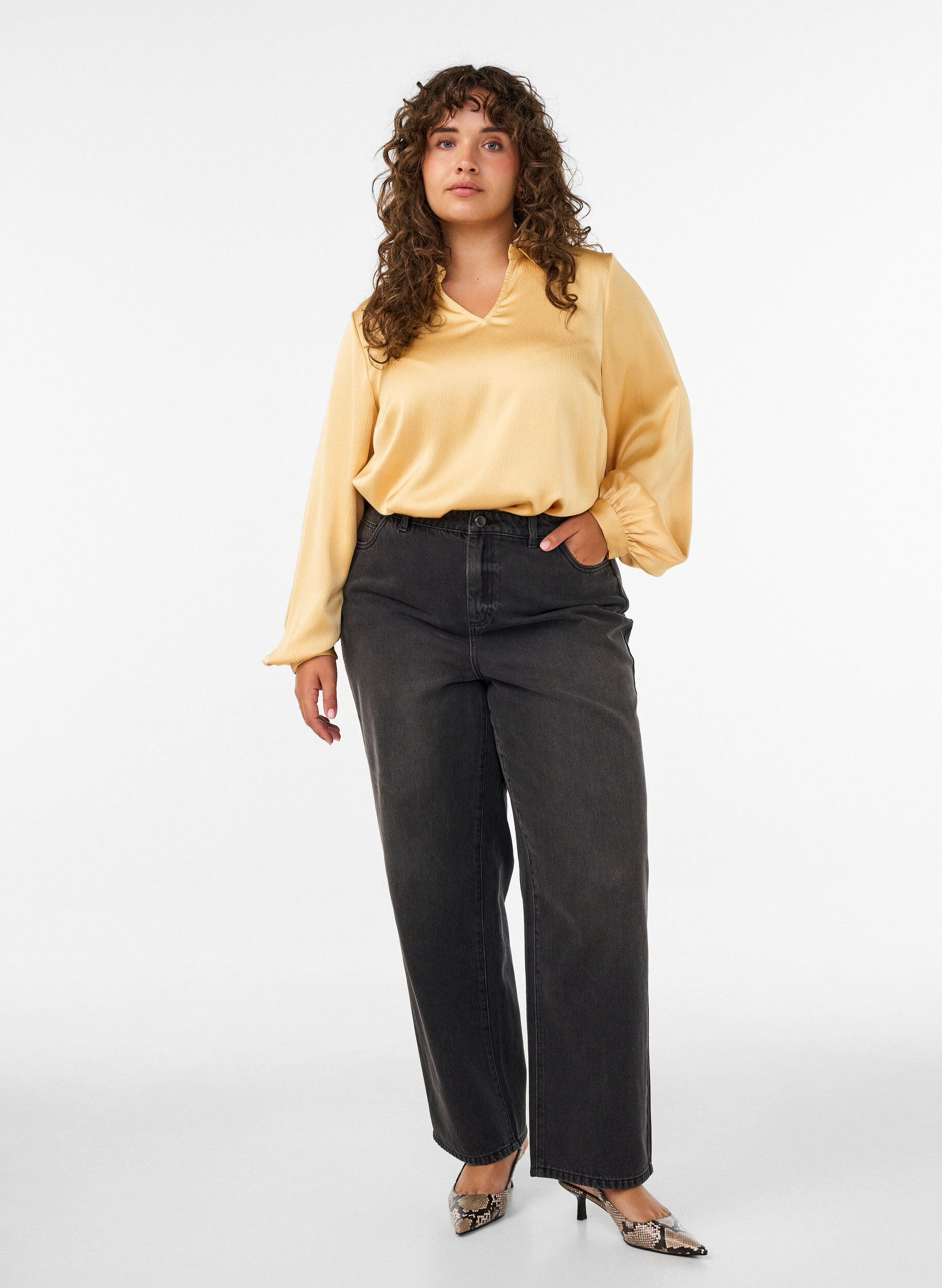 ZizziBluse med skjortekrave og V-hals, Gul, Model image number 1