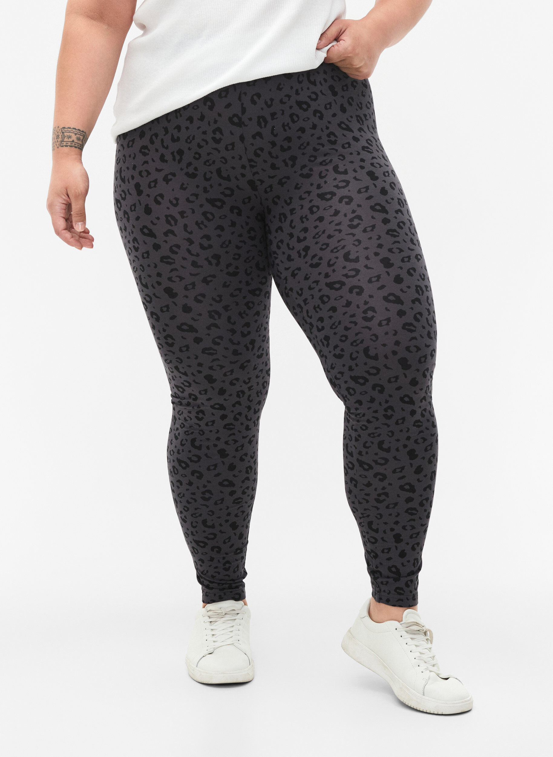 Zizzi Viskose leggings med leo print, Gr&aring;, Model image number 0