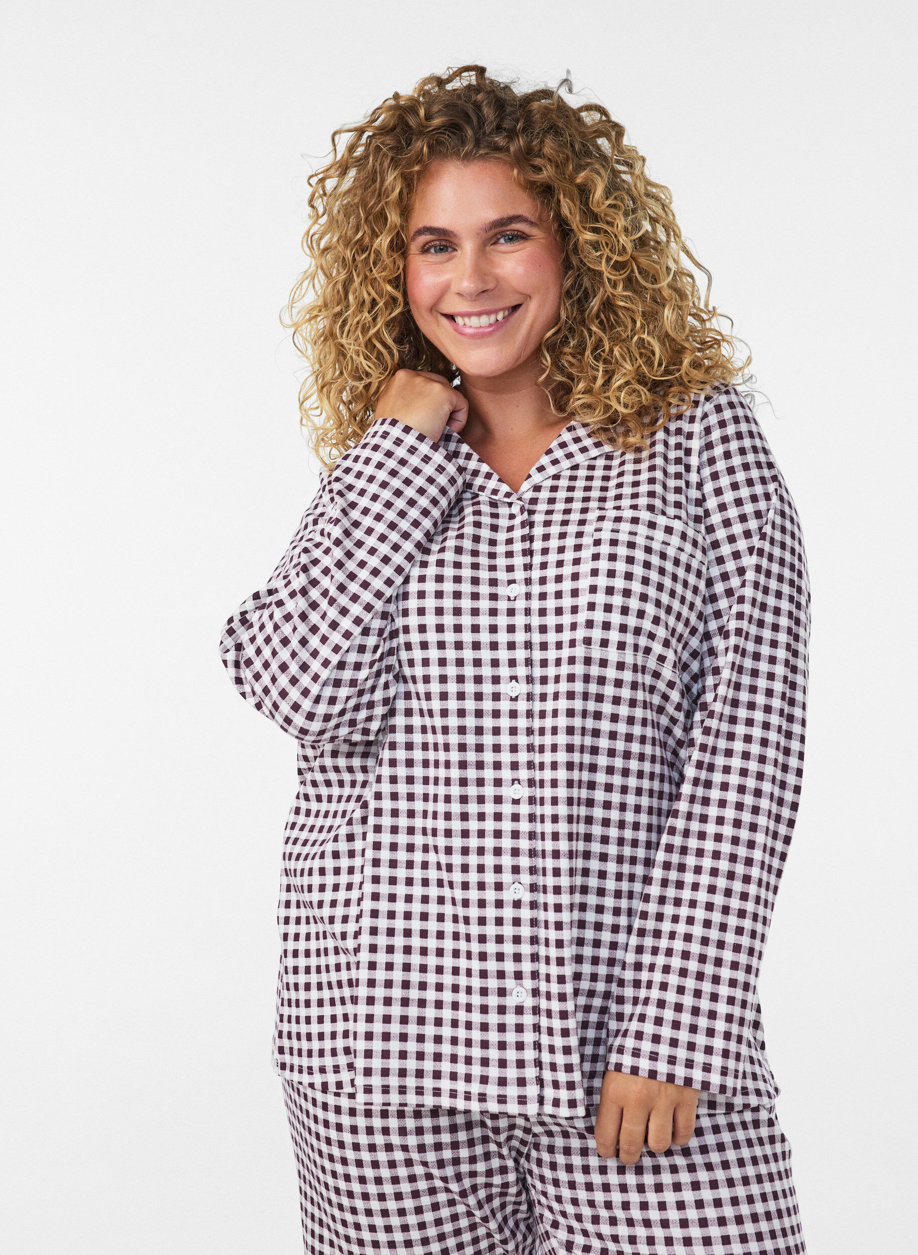 ZizziBomulds pyjamas-skjorte med brystlomme, R&oslash;d, Model image number 0