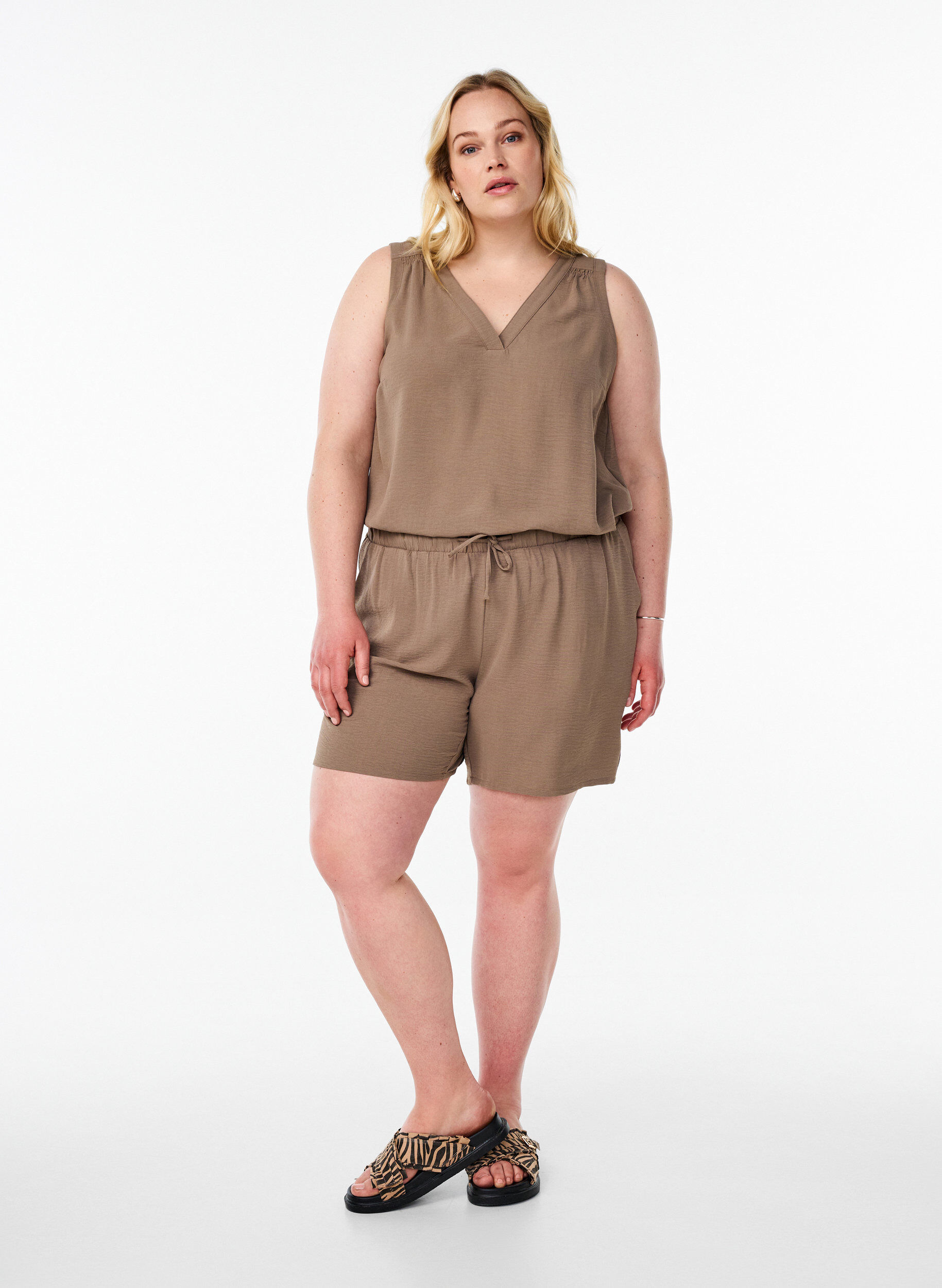 ZizziShorts med lommer og elastik i taljen, Brun, Model image number 1