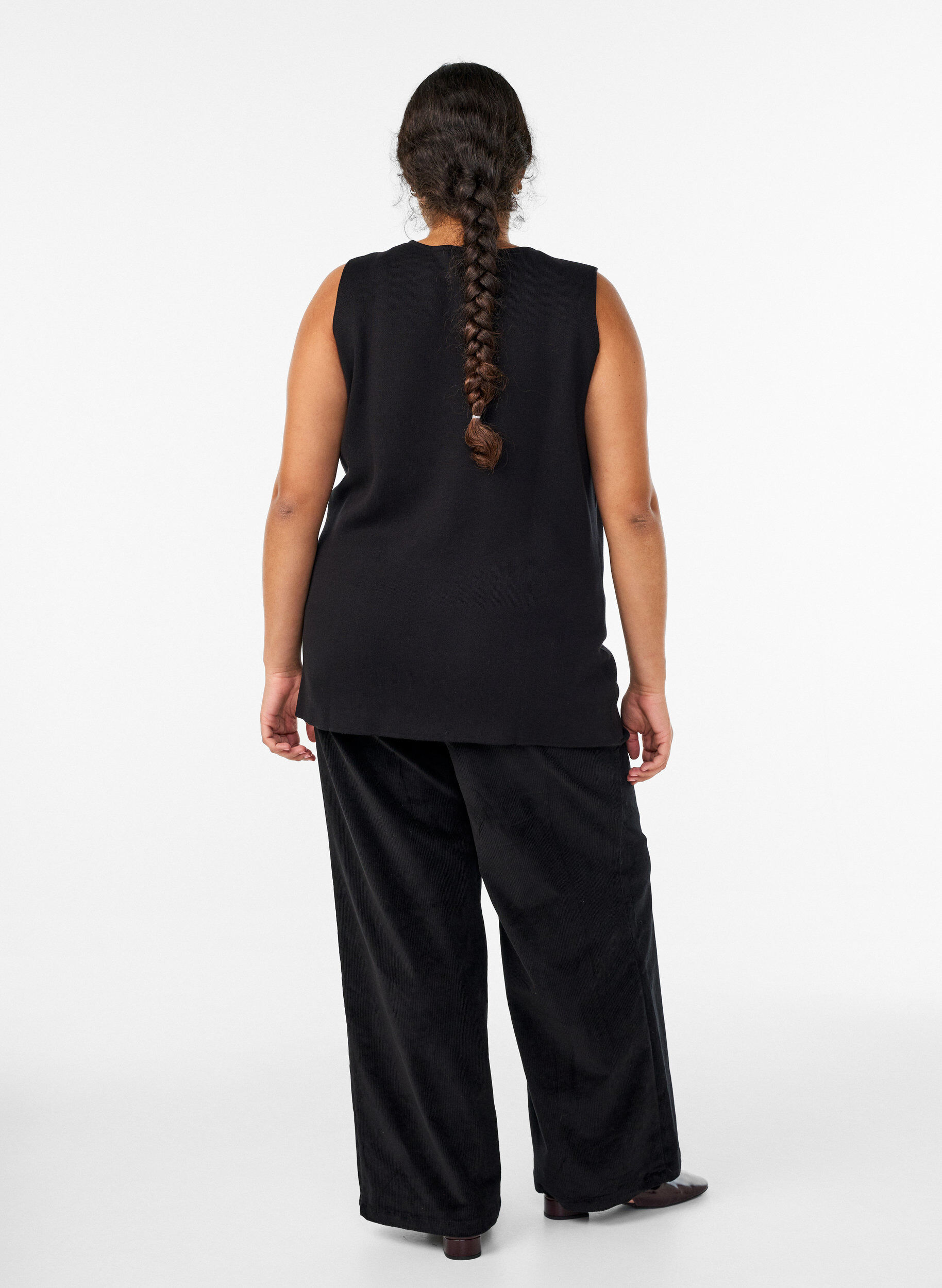 Zizzi Fl&oslash;jlsbukser med h&oslash;j talje og vide ben, Sort, Model image number 1