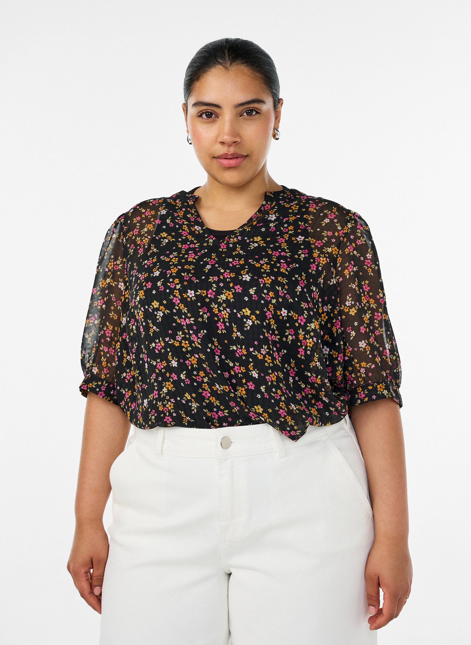 ZizziBluse med blomsterprint og V-udsk&aelig;ring, Sort, Model image number 0