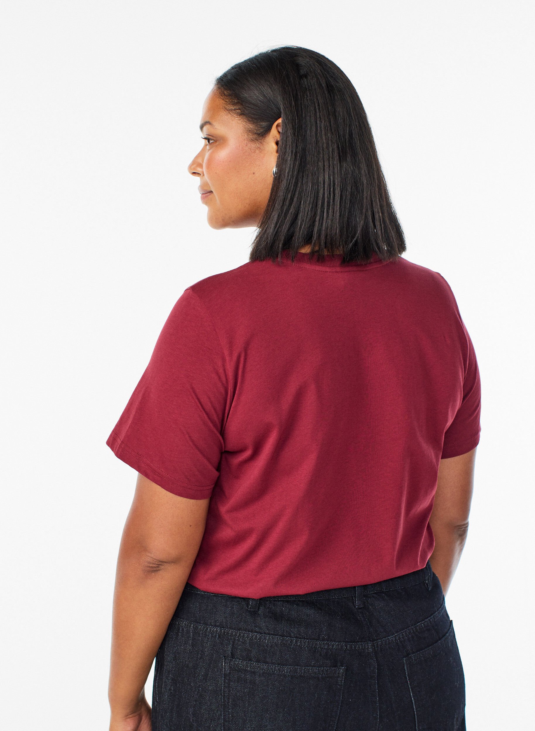 Zizzi Basis t-shirt i bomuld med rund hals, M&oslash;rk Bordeaux, Model image number 2