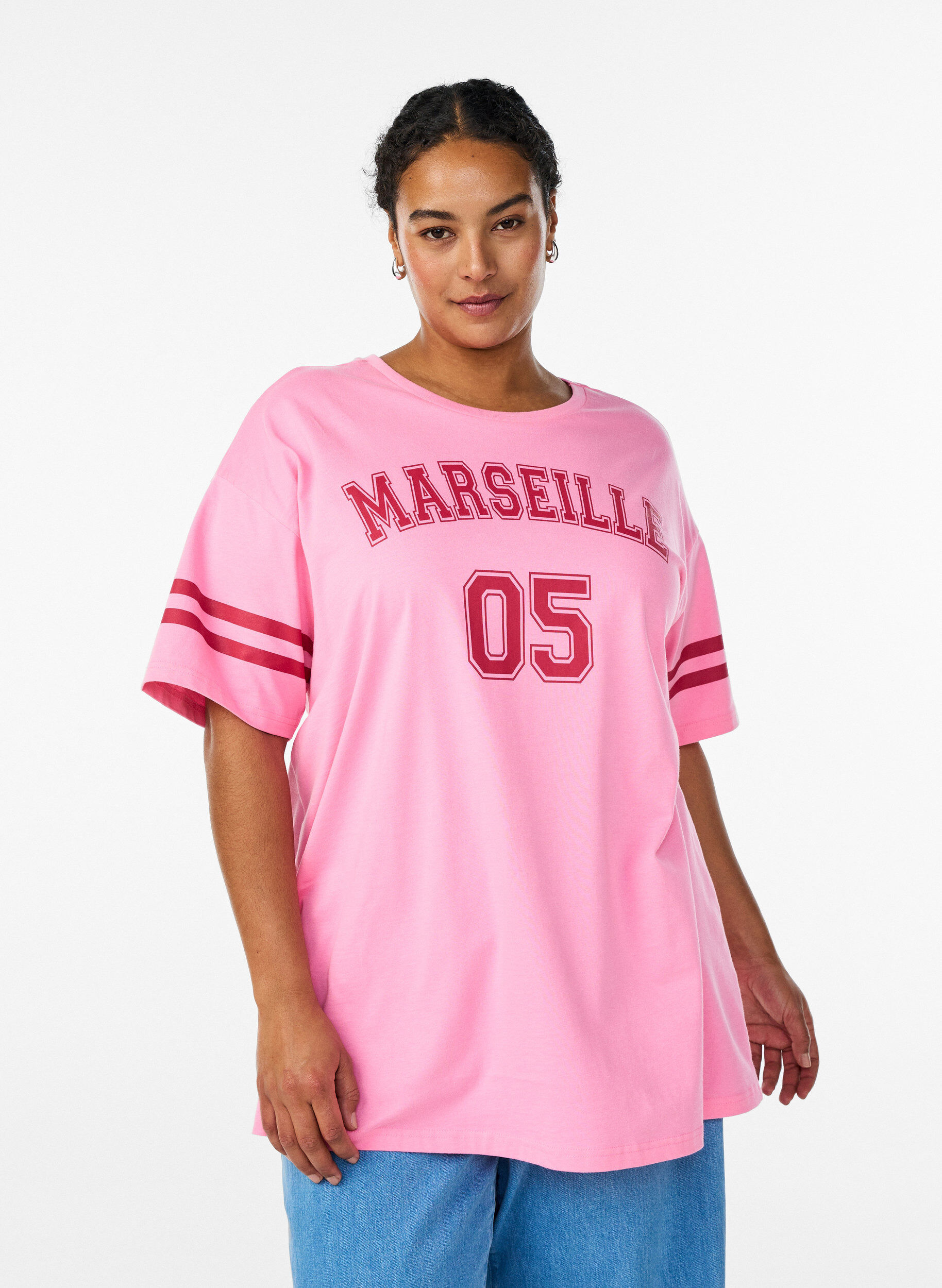 Zizzi Sporty oversize college t-shirt, Lyser&oslash;d, Model image number 0