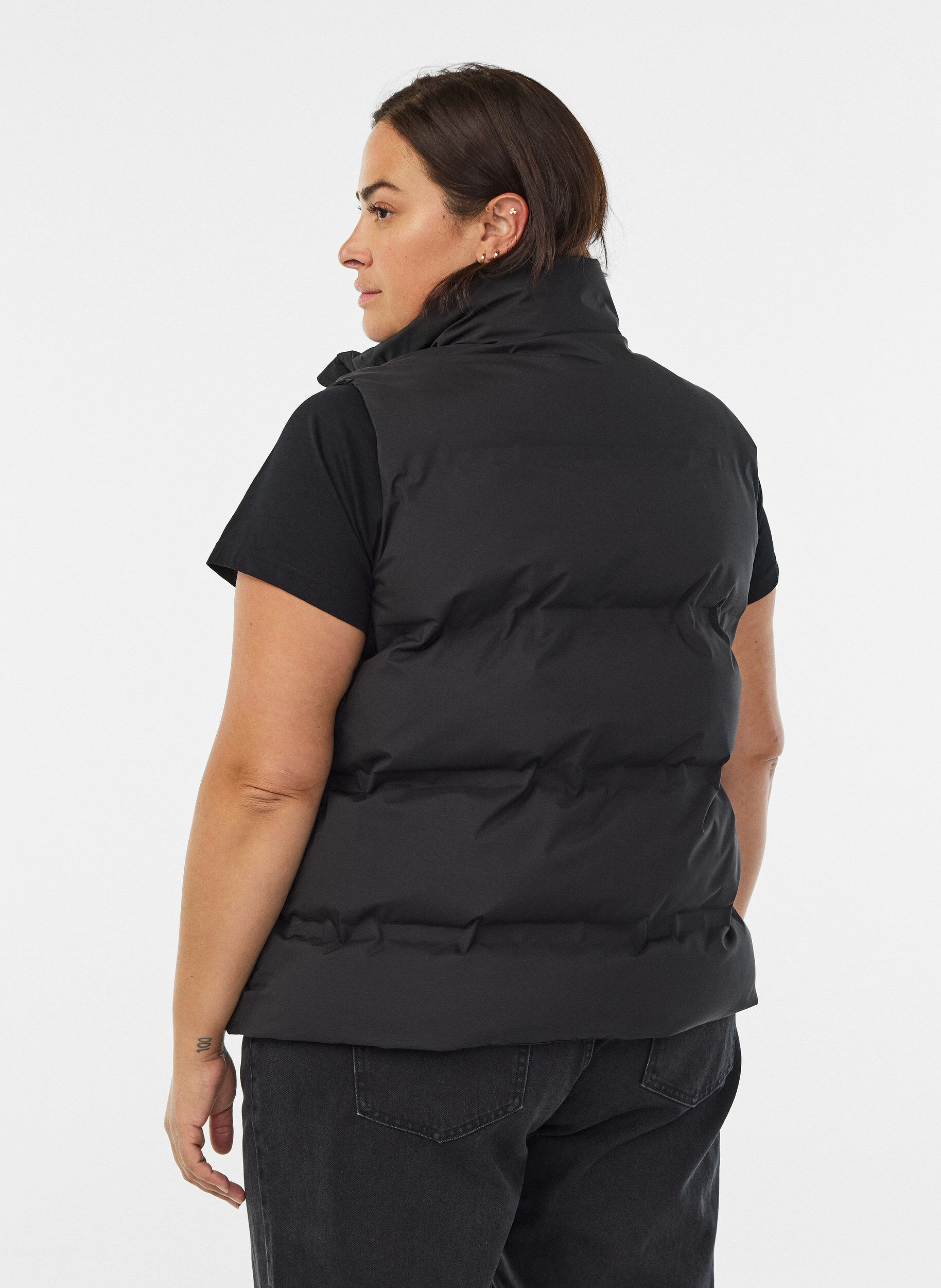 Zizzi Kort puffervest med h&oslash;j krave, Sort, Model image number 2