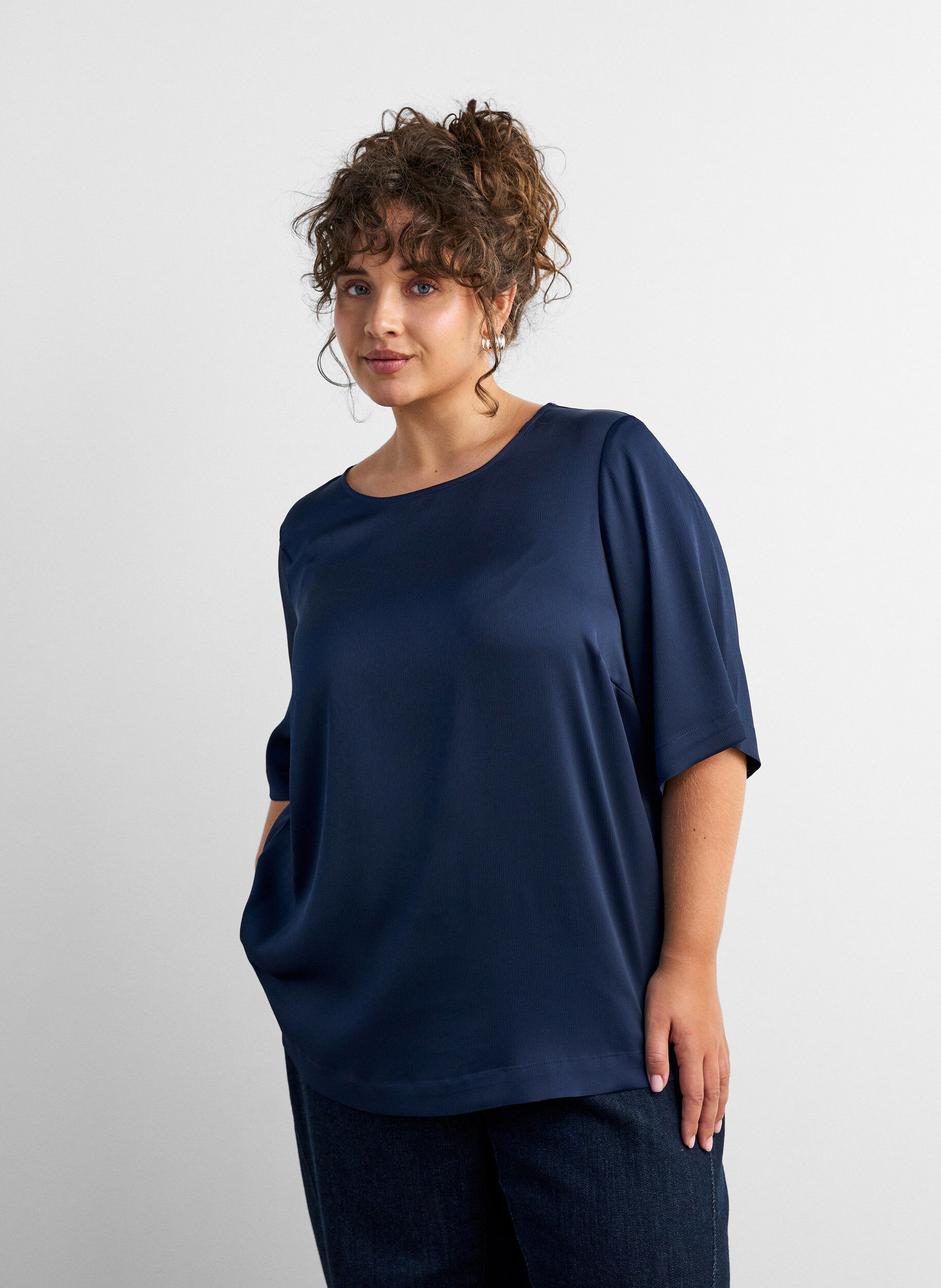 ZizziSatinbluse med albuelange &aelig;rmer, Bl&aring;, Model image number 0