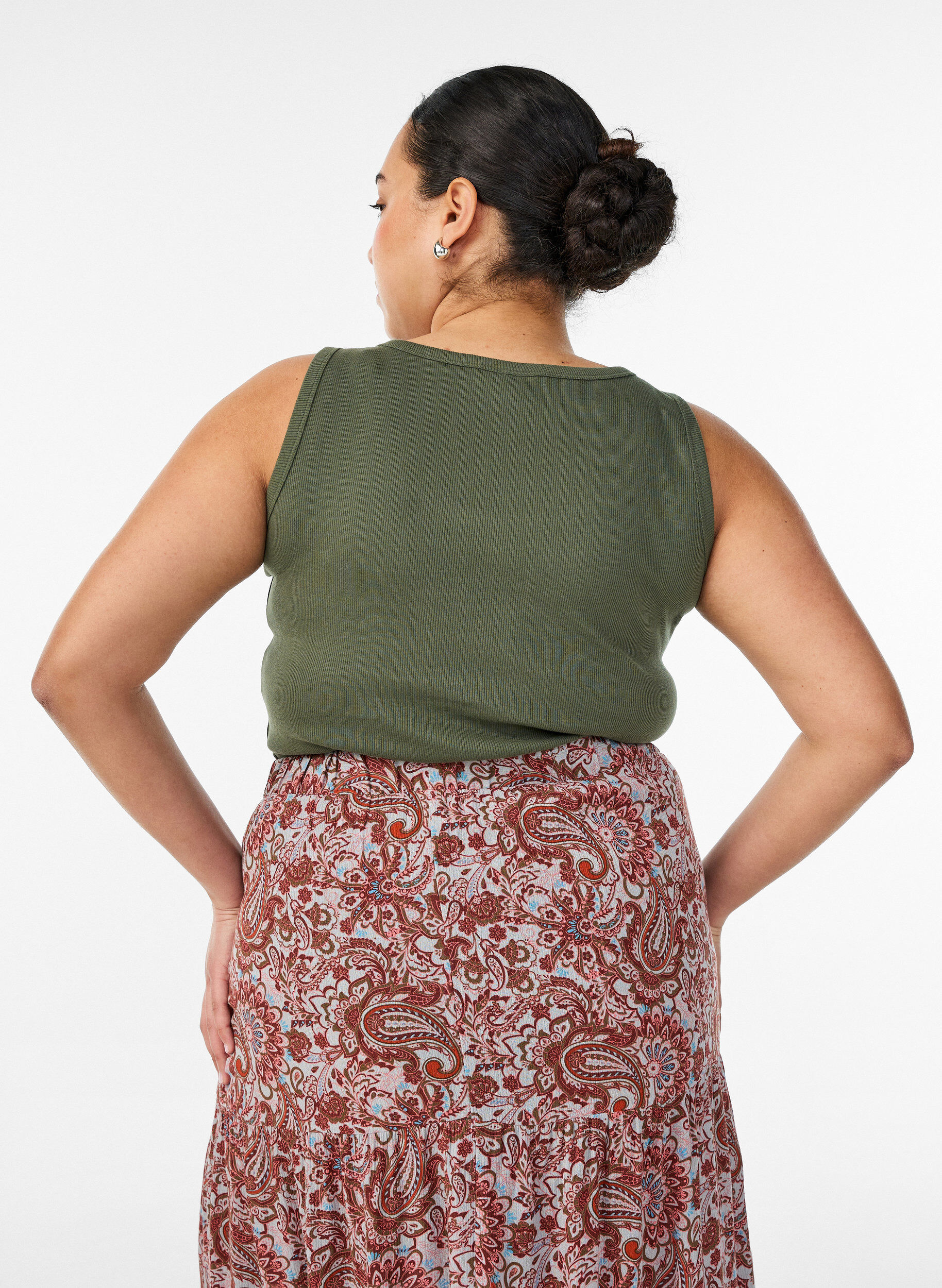 ZizziT&aelig;tsiddende top med motiv, Gr&oslash;n, Model image number 2