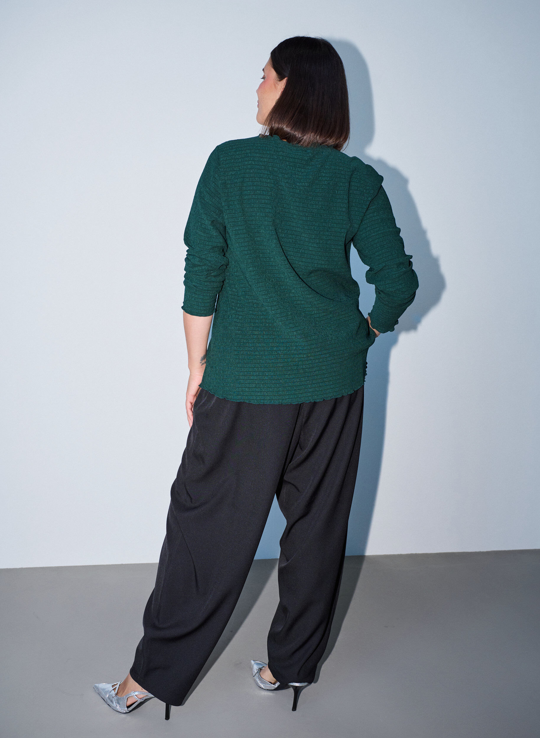 ZizziBluse med struktur og b&oslash;lgede kanter, Gr&oslash;n, Model image number 2