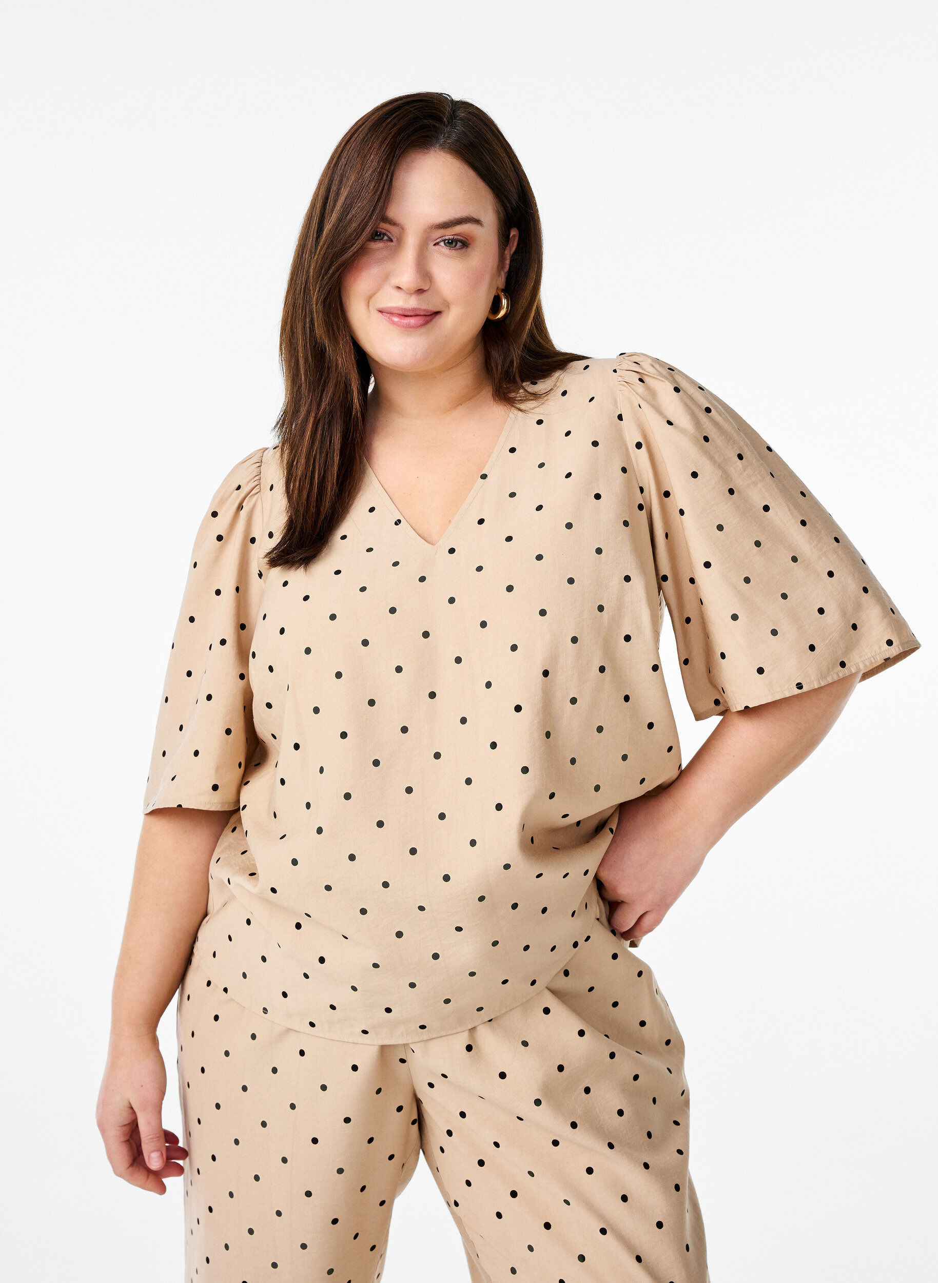 Bluse med l&oslash;se &aelig;rmer og v-hals, Beige, Model