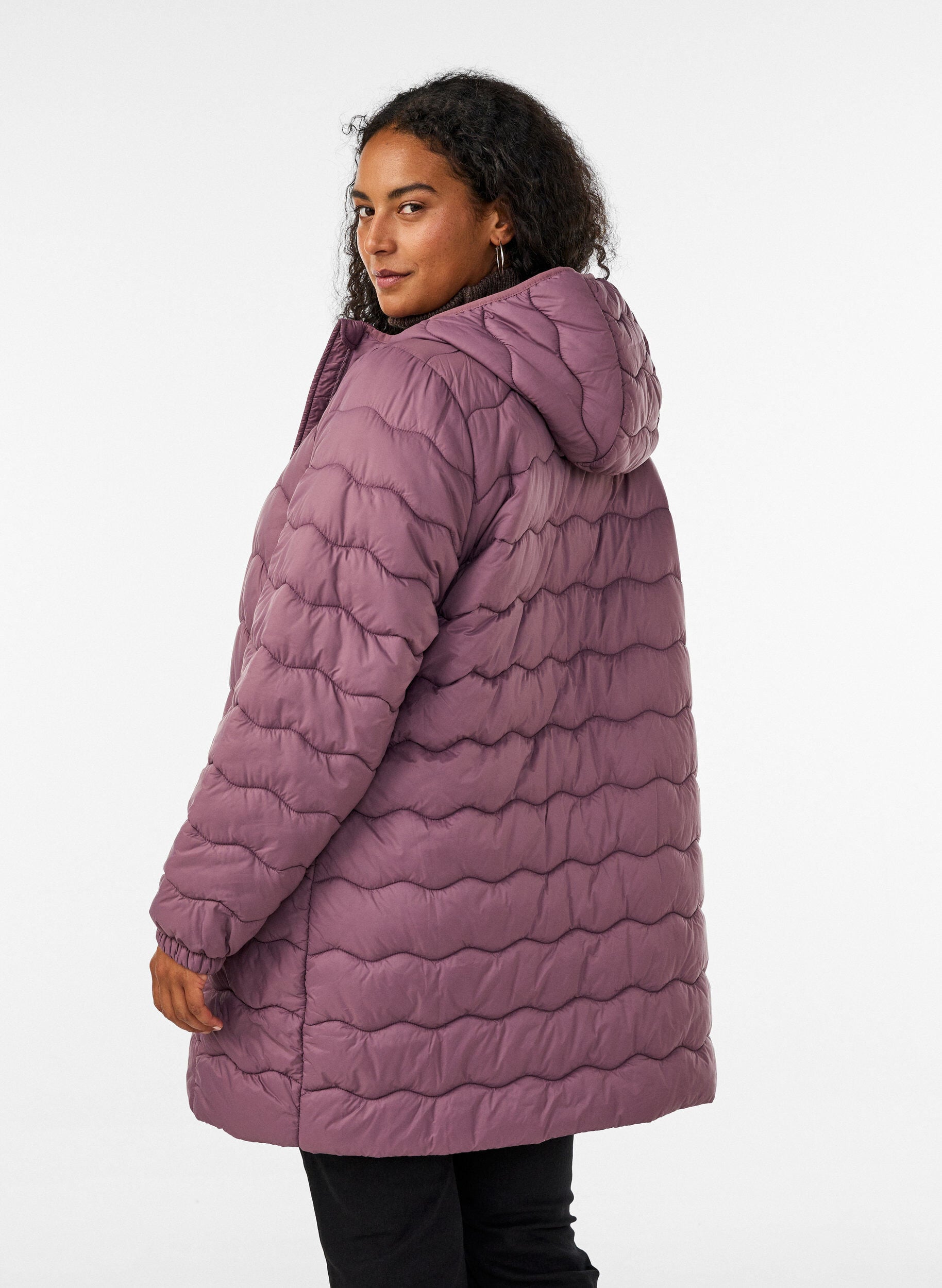 ZizziVatteret jakke med quiltet m&oslash;nster, Lyser&oslash;d, Model image number 2