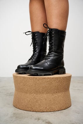 Wide fit læderstøvle med lynlås og snøre, Black, Model image number 1