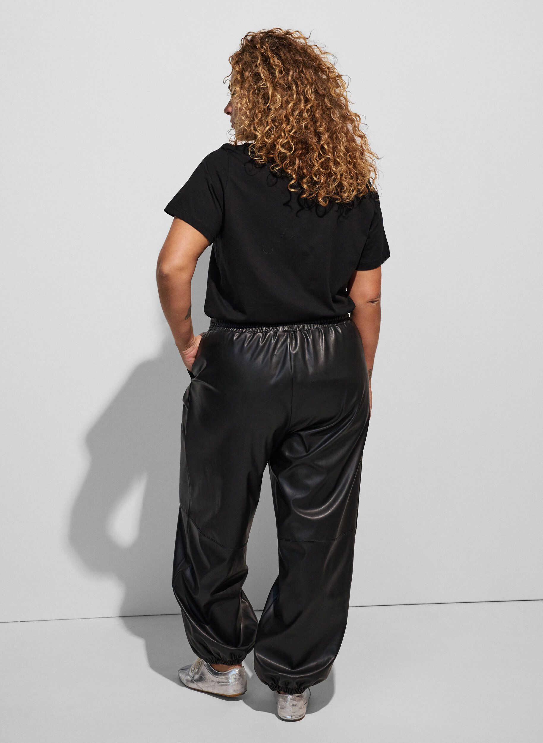 ZizziT-shirt i bomuld med tekstbadge, Sort, Model image number 2