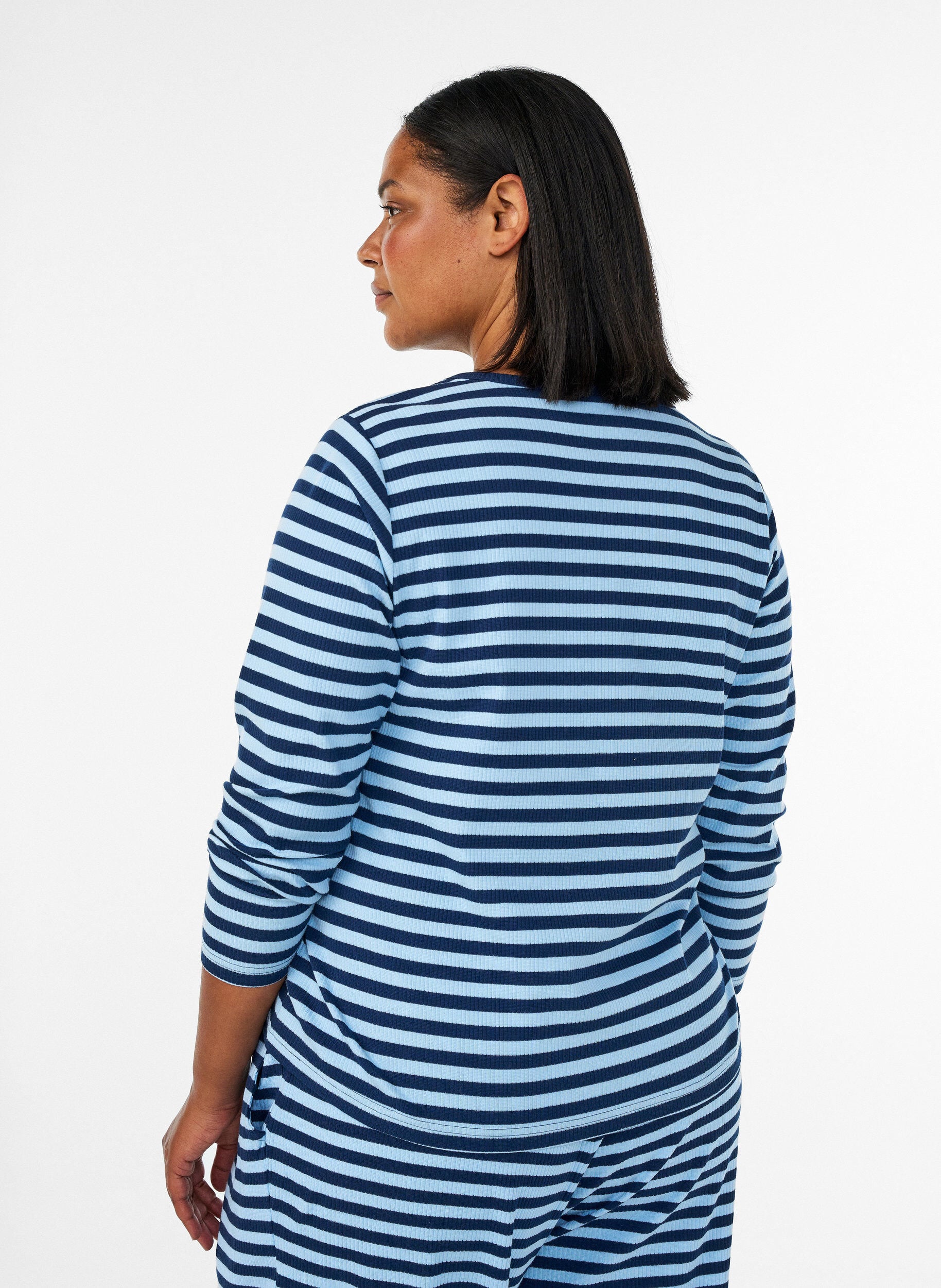 ZizziLang&aelig;rmet natbluse i rib jersey med striber, Bl&aring;, Model image number 2