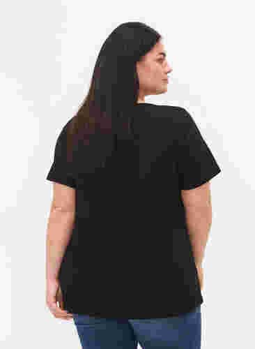 Bomulds t-shirt med teksttryk og v-hals, Black ORI, Model image number 1
