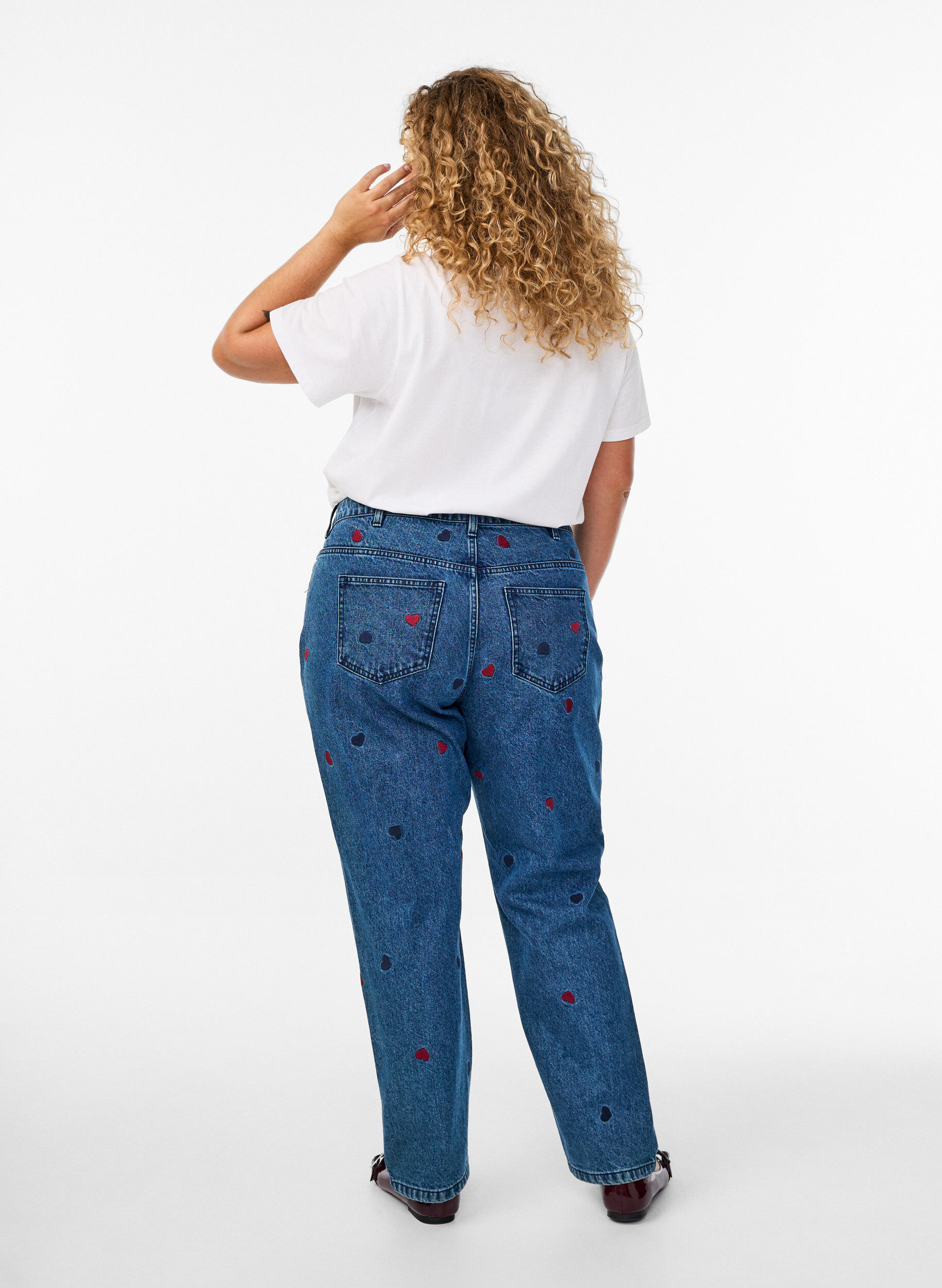 Zizzi H&oslash;jtaljede Gemma jeans med broderede detaljer, Bl&aring;, Model image number 1