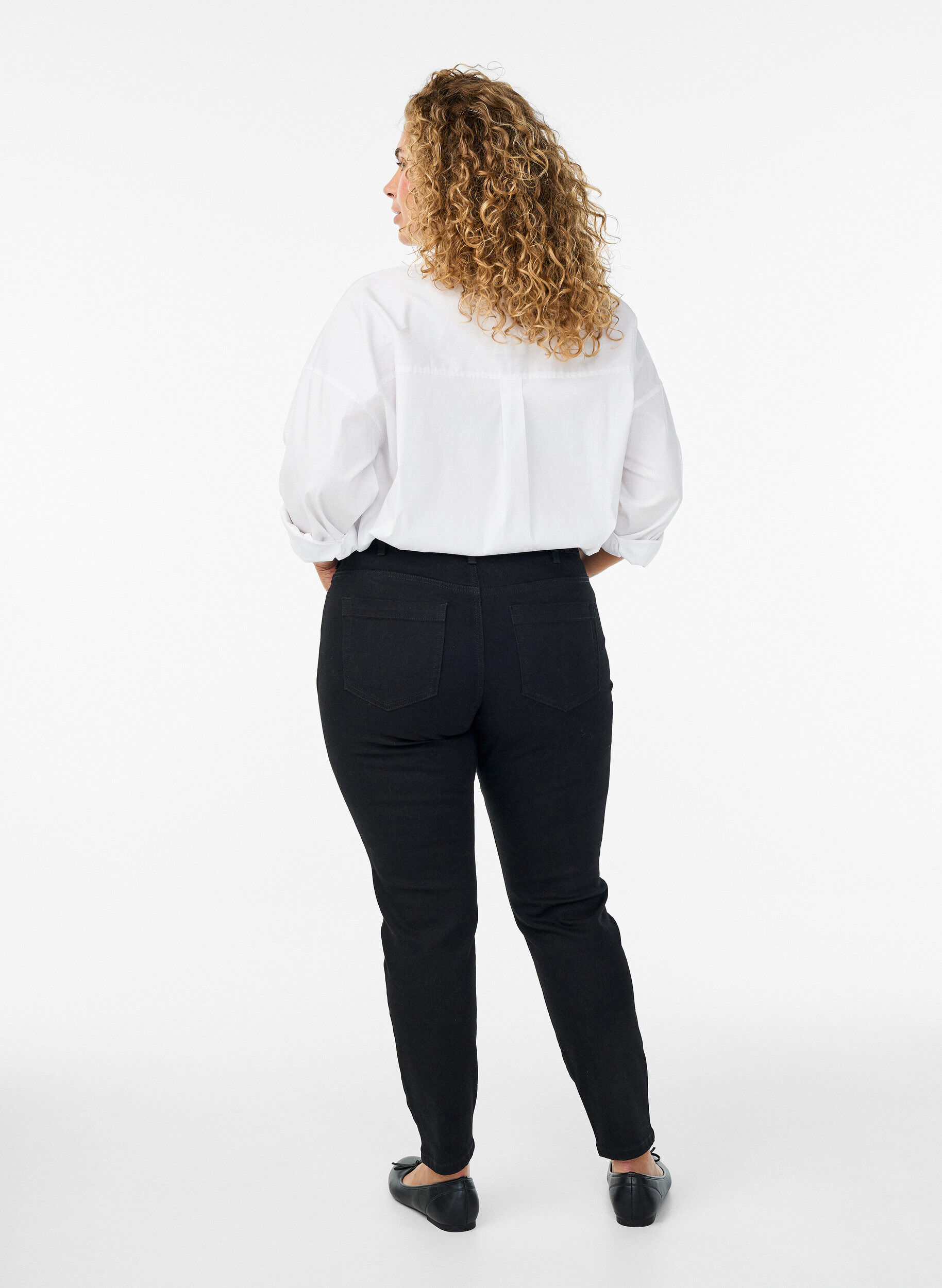 ZizziSlim fit Emily jeans med regul&aelig;r talje, Sort, Model image number 1