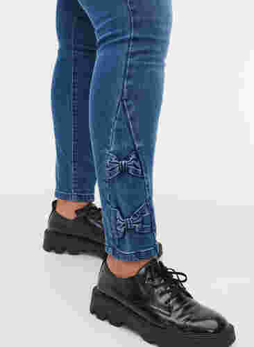 Super slim Amy jeans med sløjfe, Dark blue, Model image number 2