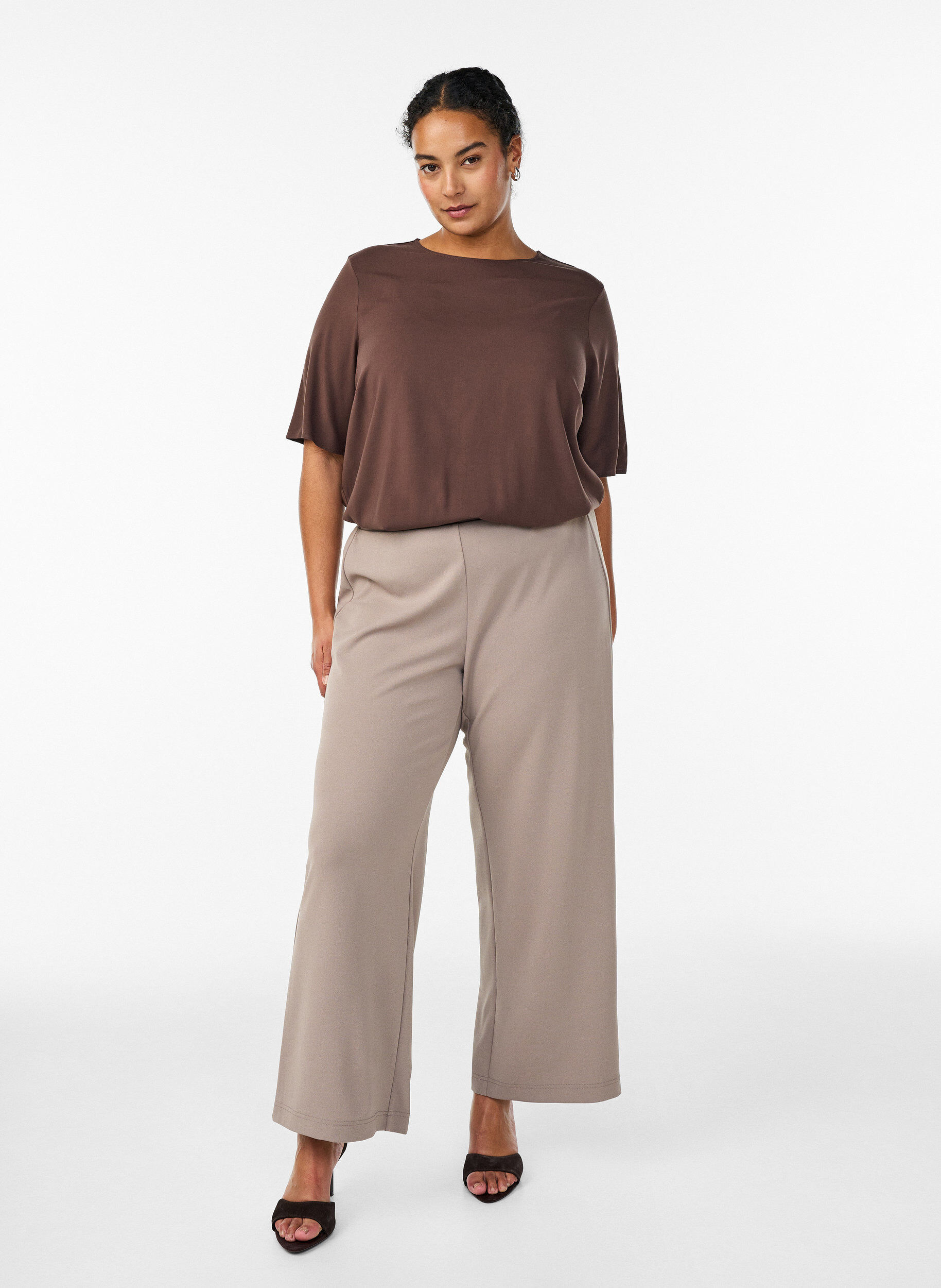 Zizzi Kort&aelig;rmet v&aelig;vet bluse med rund hals, Brun, Model image number 1