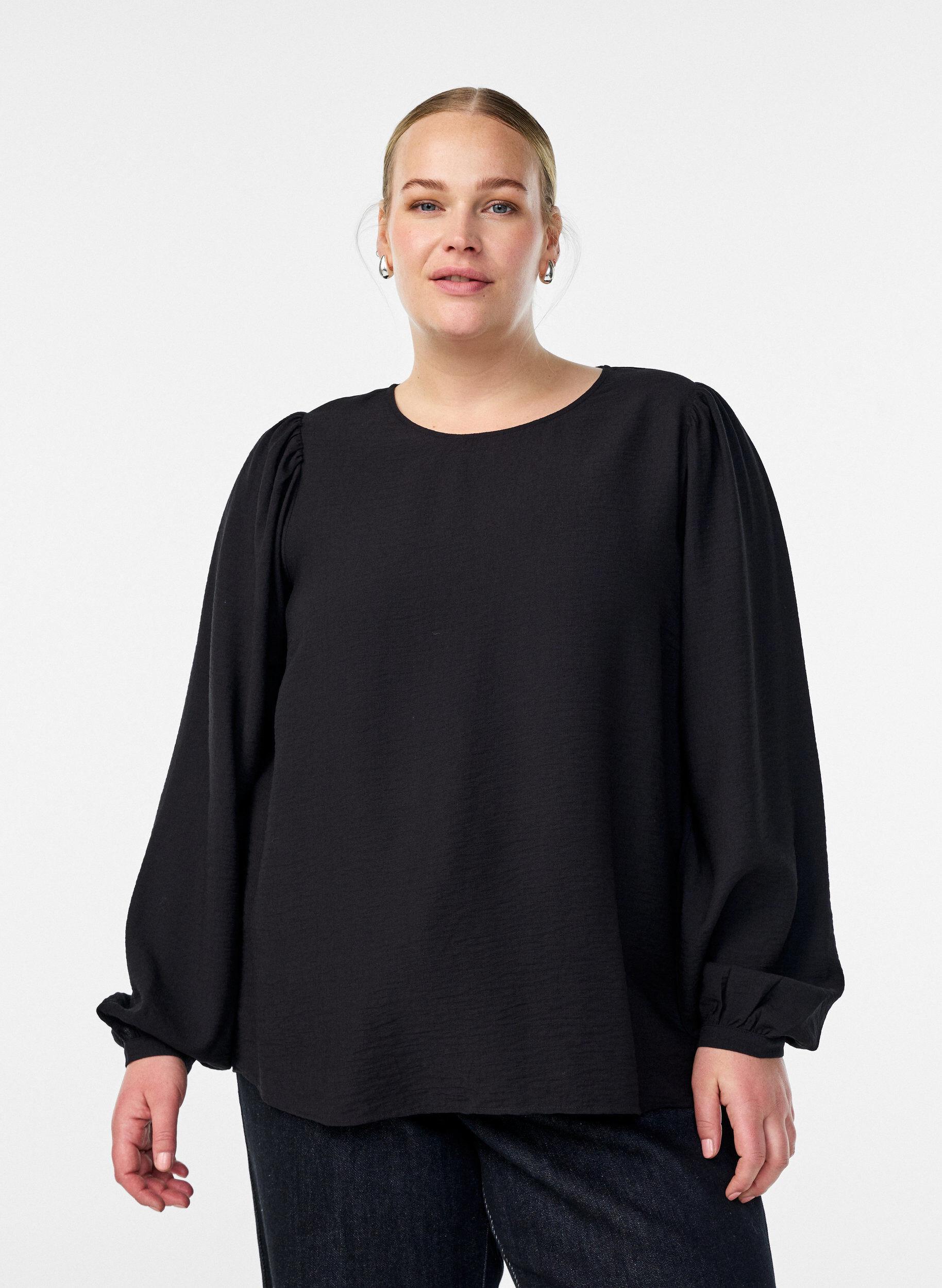 Viskosebluse med lange &aelig;rmer, Sort, Model