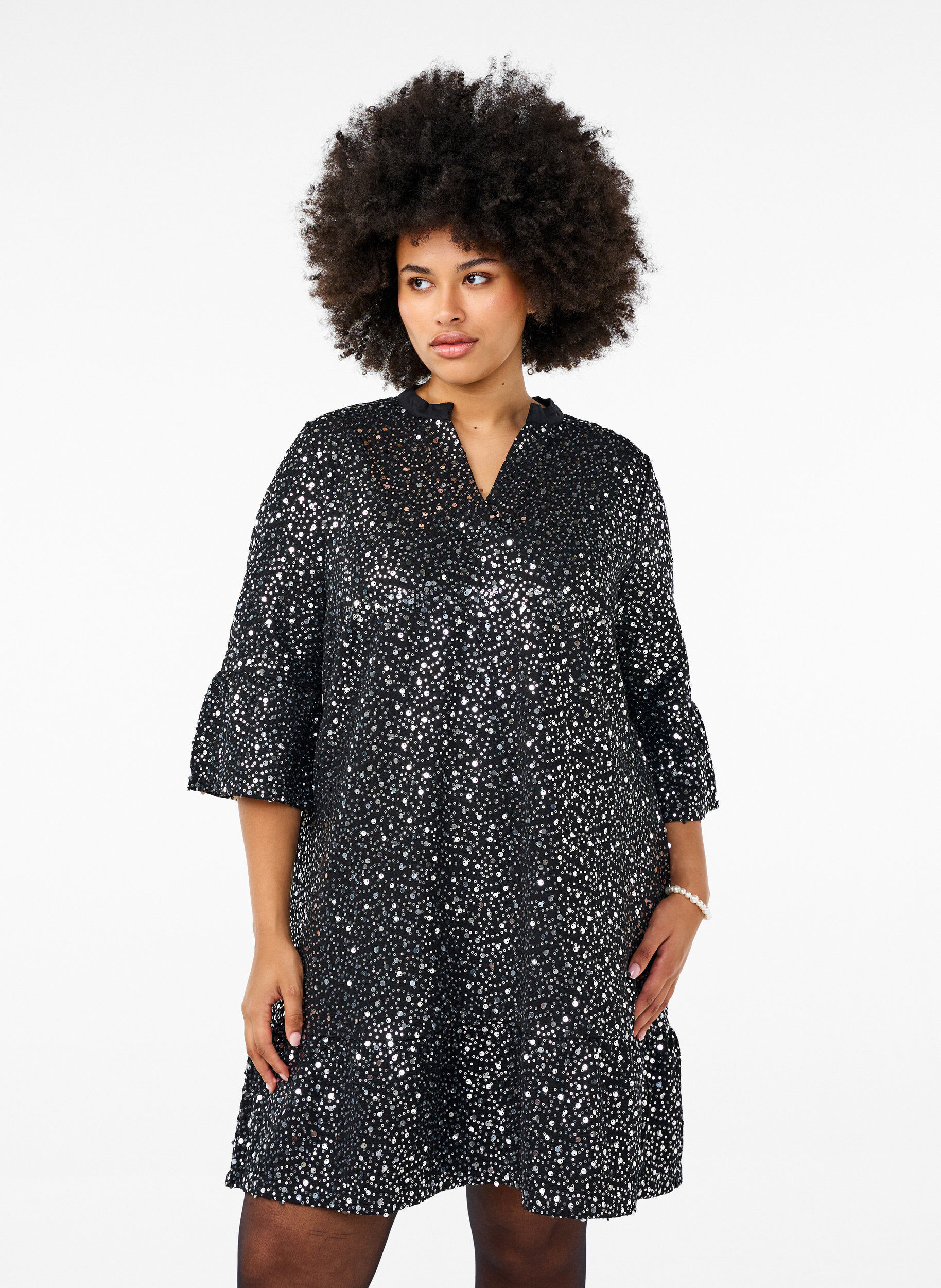 Zizzi Pailletkjole med V-udsk&aelig;ring og 3/4 &aelig;rmer, Black w. Sequins, Model image number 0
