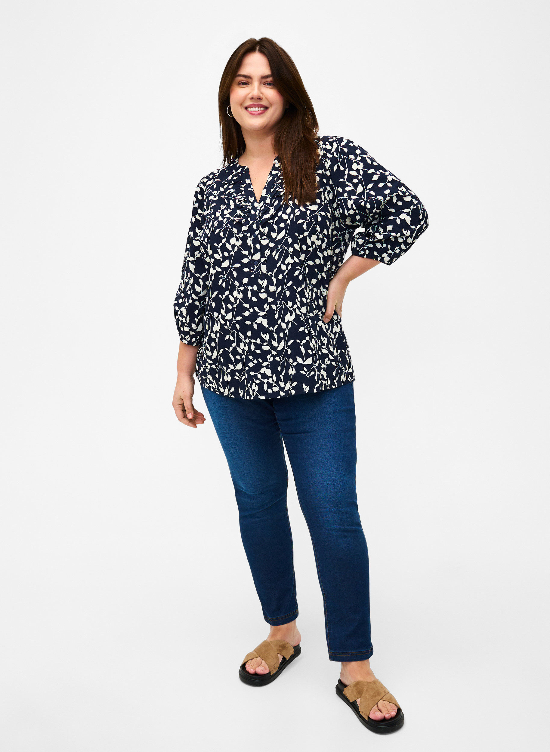 Zizzi 3/4 &aelig;rmet bluse i bomuld med print, Navy Blazer Leaf, Model image number 2
