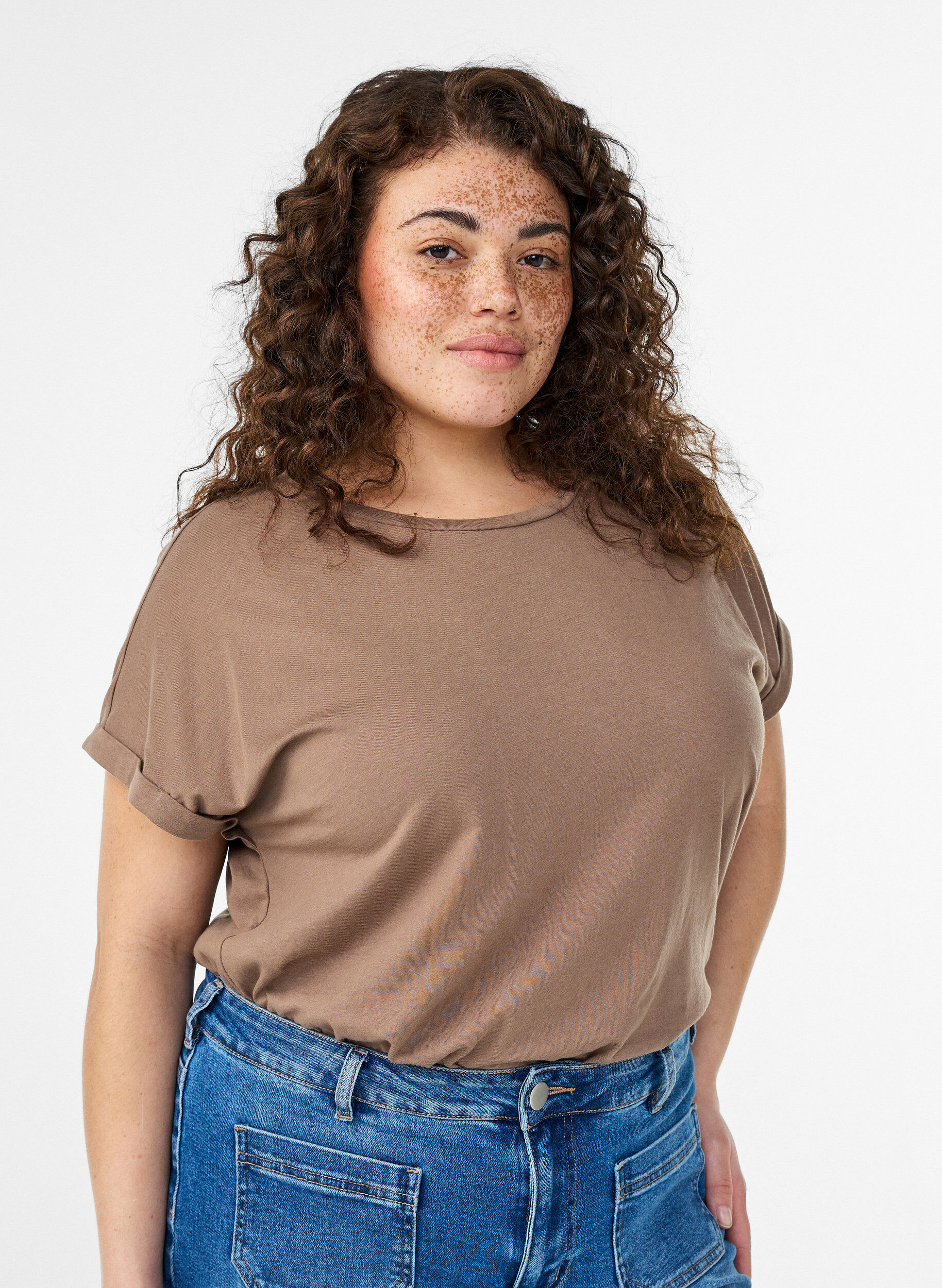 Kort&aelig;rmet t-shirt i bomuldsblanding, Brun, Model