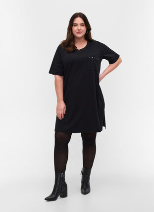 Lang bomulds t-shirt med brystlomme og nitter, Black, Model image number 2