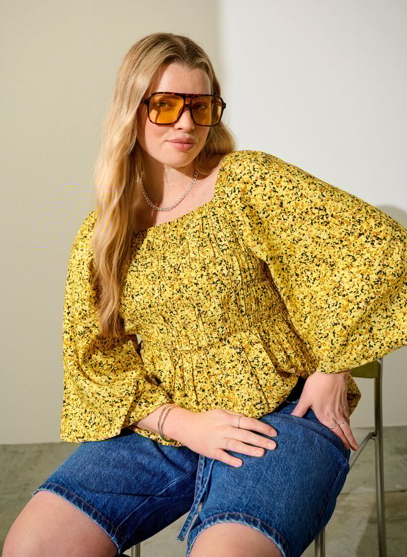 Bluse med smock og firkantet halsudsk&aelig;ring, Gul, Image image number 0