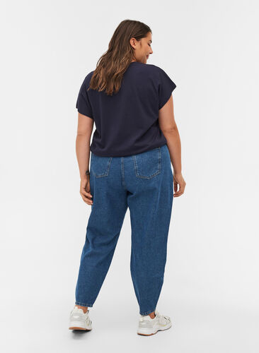 Slouchy fit Saga jeans i bomuld, Blue denim, Model image number 1