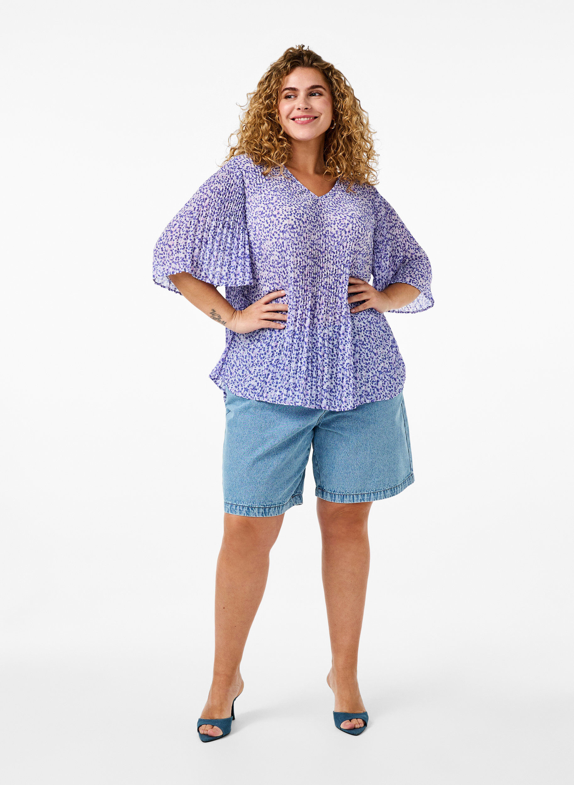 Zizzi Blomstret bluse i pliss&eacute; , Small Flower AOP, Model image number 2