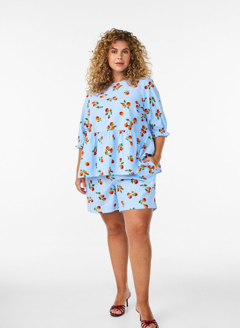 Shorts i bomuld med tomatprint og h&oslash;j talje, Bl&aring;, Model image number 1