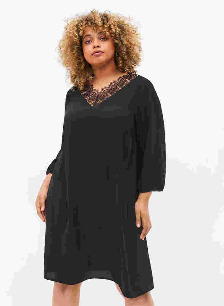 Kjole med blonder og 3/4 ærmer, Black, Model