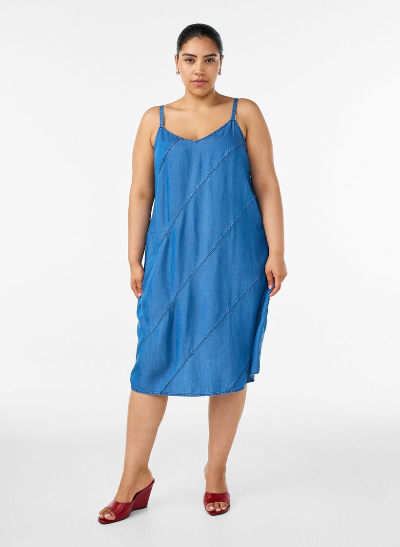 Kjole i TENCEL&trade; Lyocell med denimlook og stropper, Bl&aring;, Model image number 1