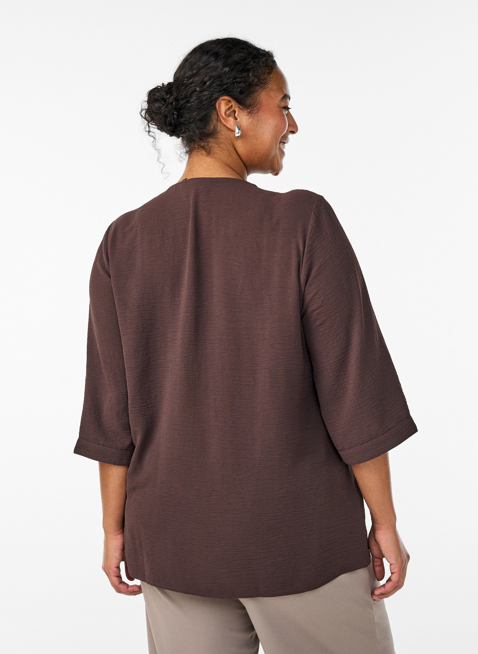 ZizziSkjortebluse med V-udsk&aelig;ring og 3/4-&aelig;rmer, Brun, Model image number 2