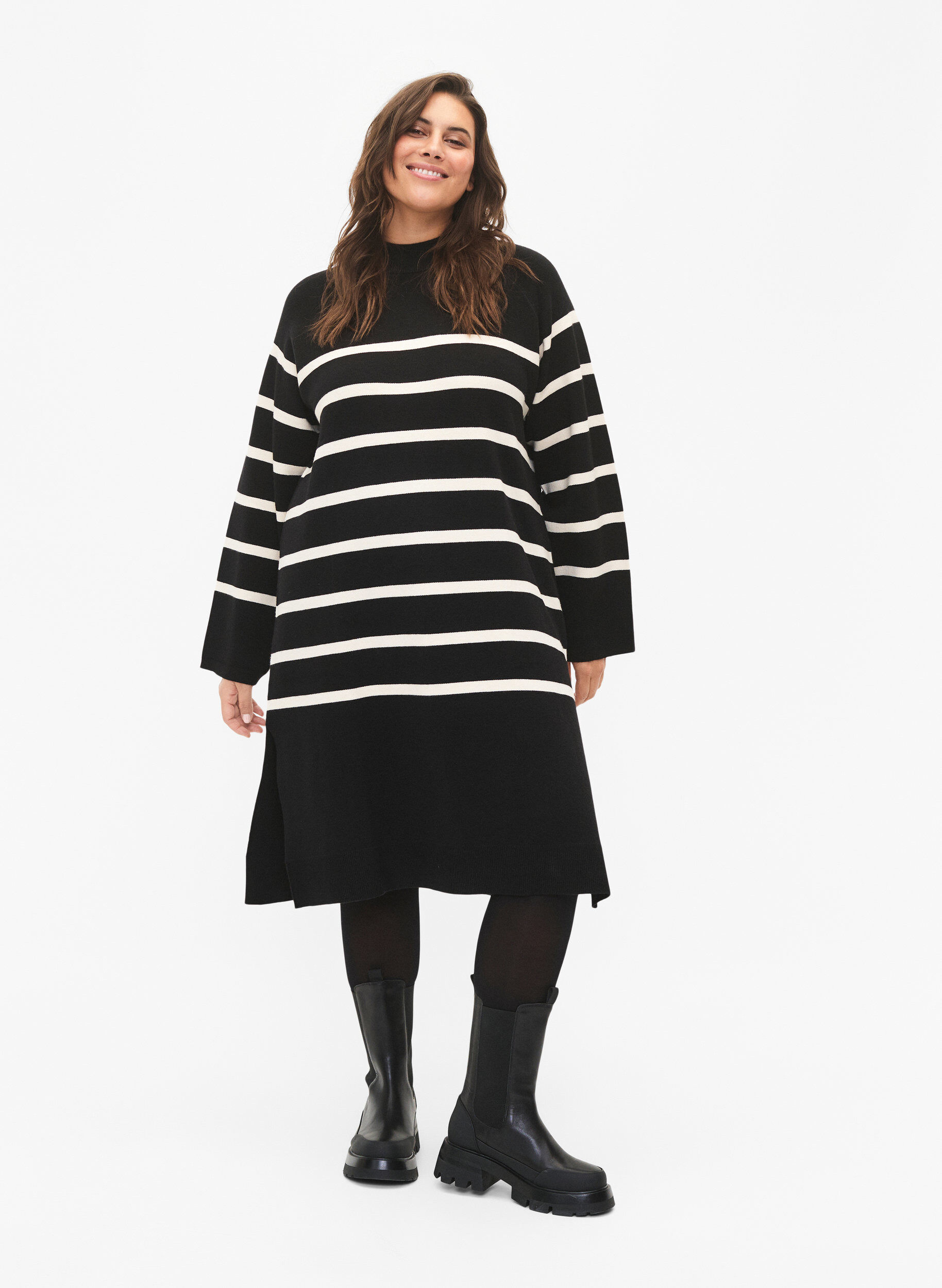 Zizzi Stribet strikkjole med turtleneck, Black Comb, Model image number 2