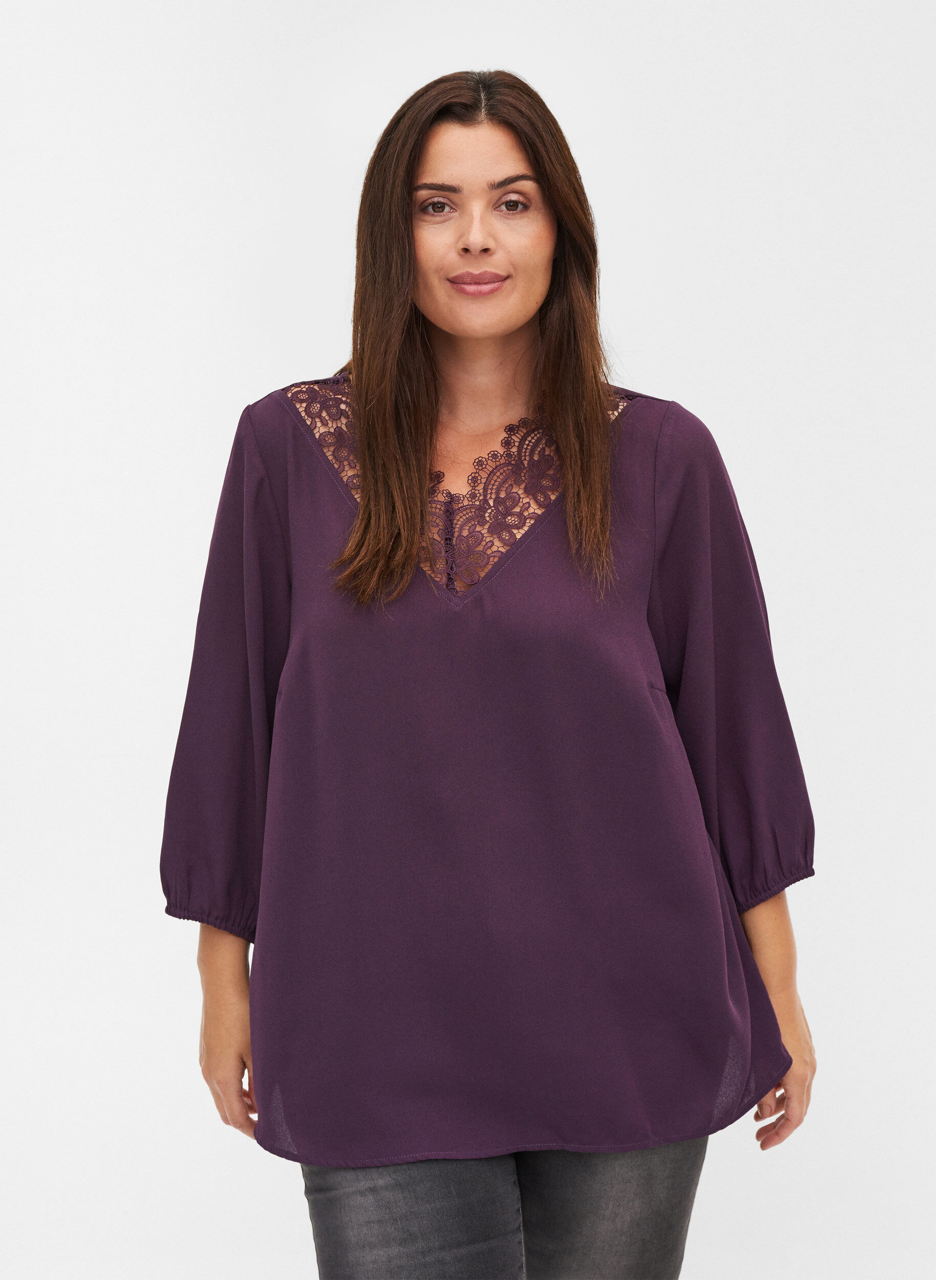 Zizzi Ensfarvet bluse med blonder og 3/4 &aelig;rmer, Plum Perfect, Model image number 0