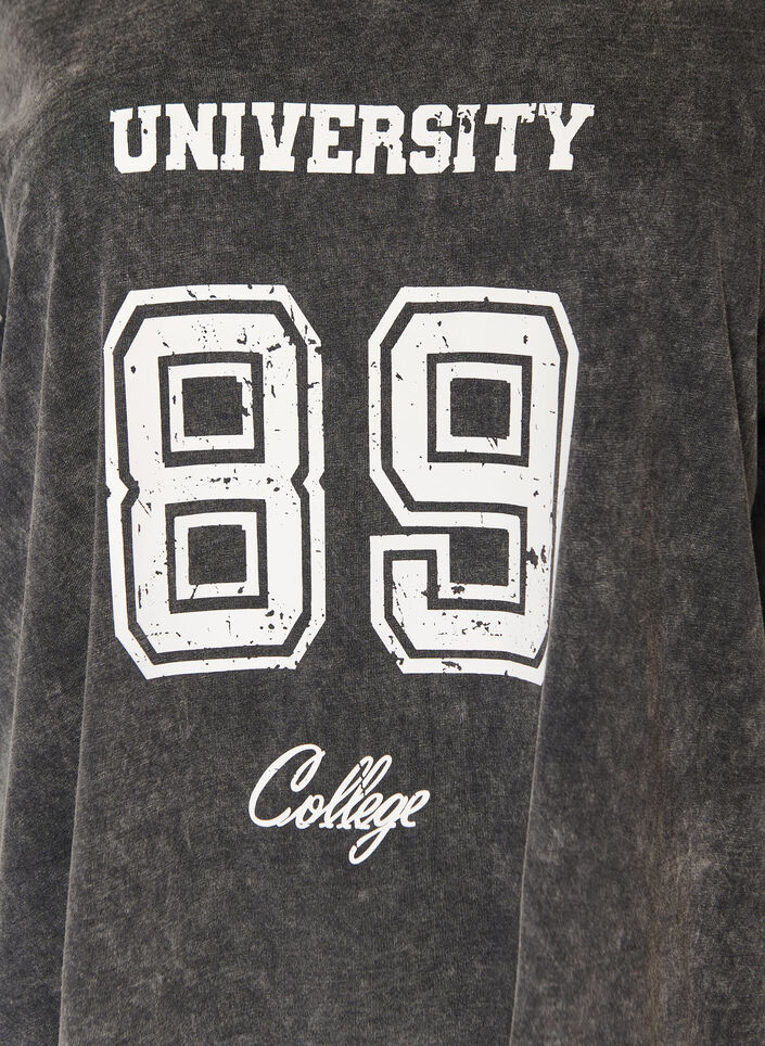 Oversize T-shirt i &oslash;kologisk bomuld med college print, Sort, Packshot image number 2