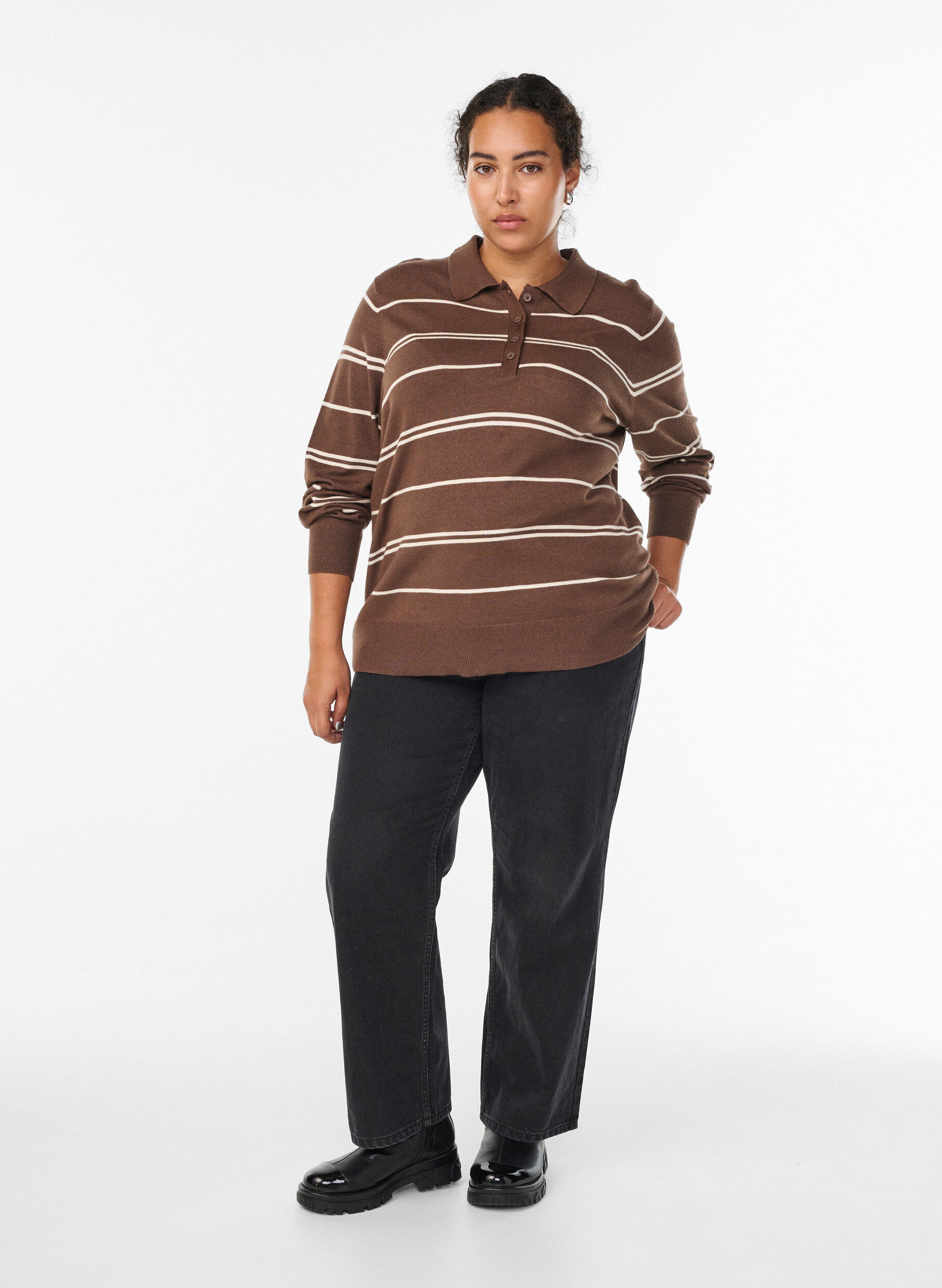 Zizzi Strikbluse med polokrave, Brun, Model image number 1