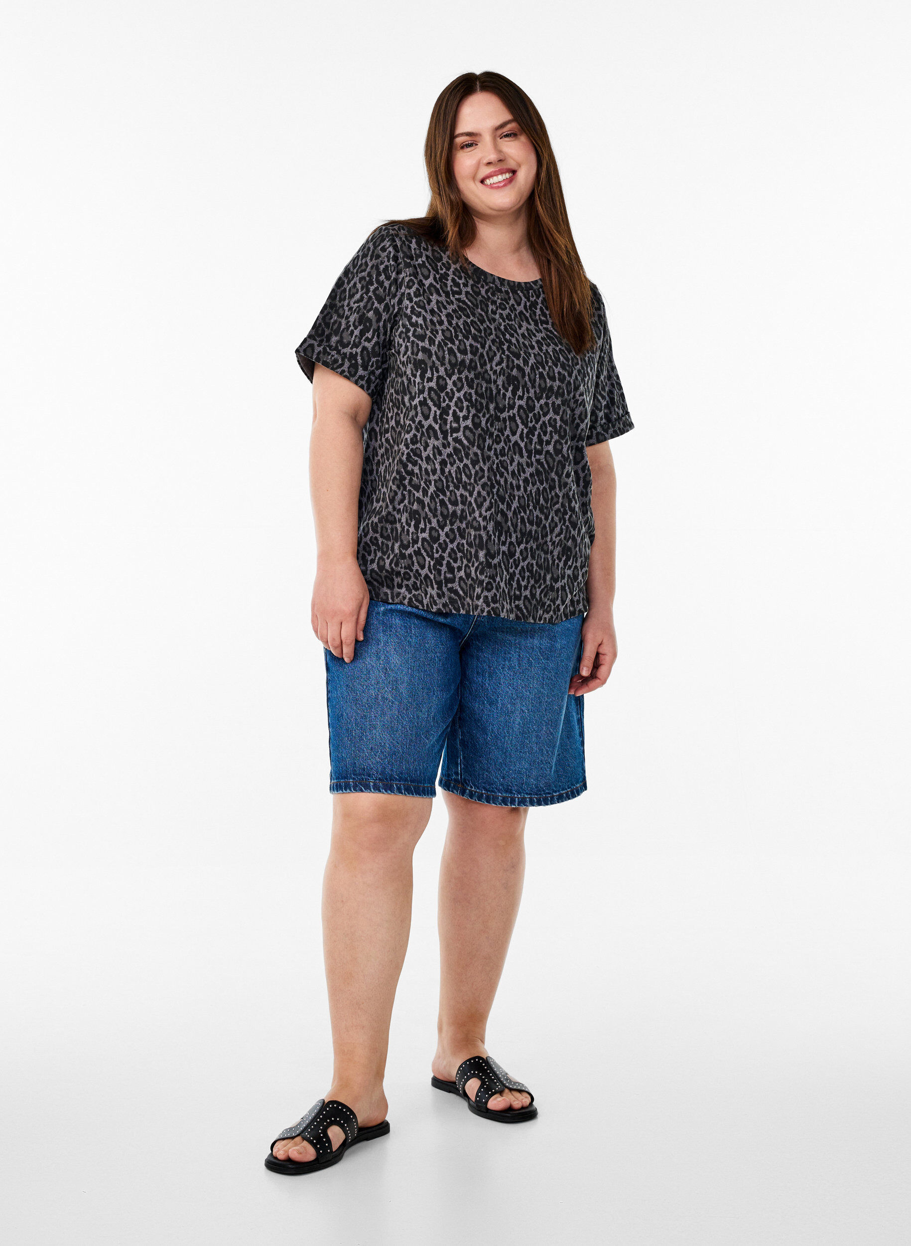 Zizzi T-shirt med rund hals og all-over print, Gr&aring;, Model image number 1