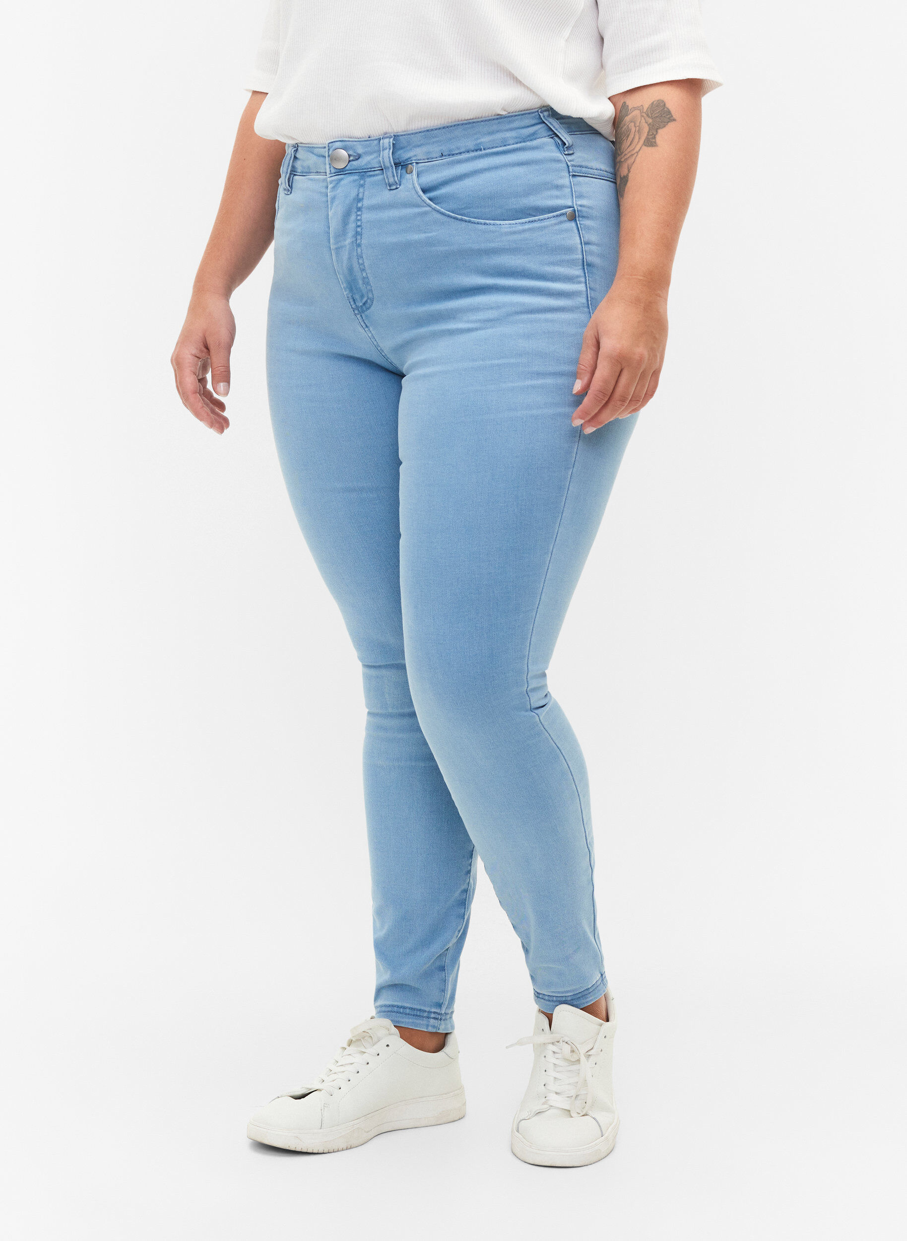 Zizzi Super slim Amy jeans med h&oslash;j talje, Ex Lt Blue, Model image number 2