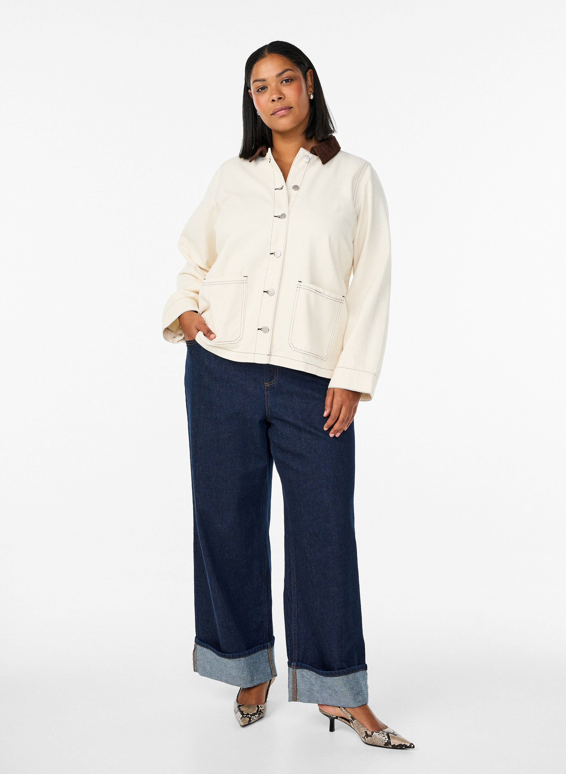 Zizzi Jakke i farvet denim med kontrastkrave, Vanilla, Model image number 1