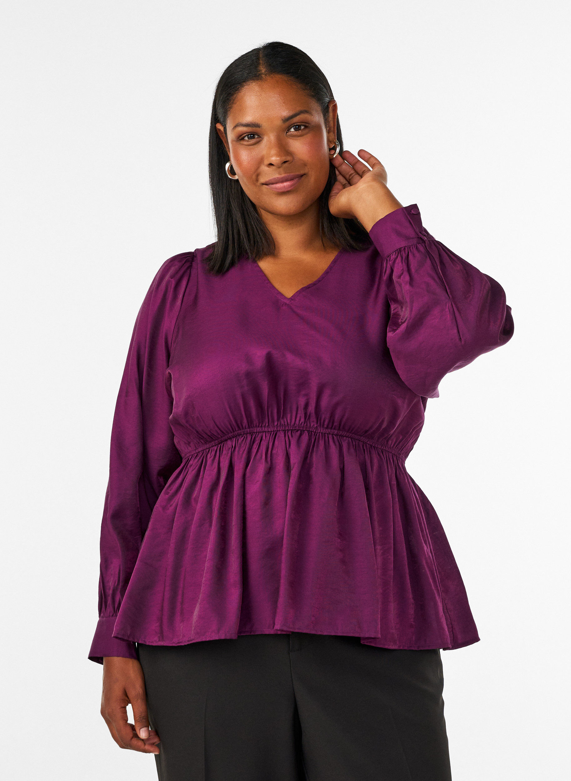 Glansfuld viskosebluse med peplum-effekt, Lilla, Model