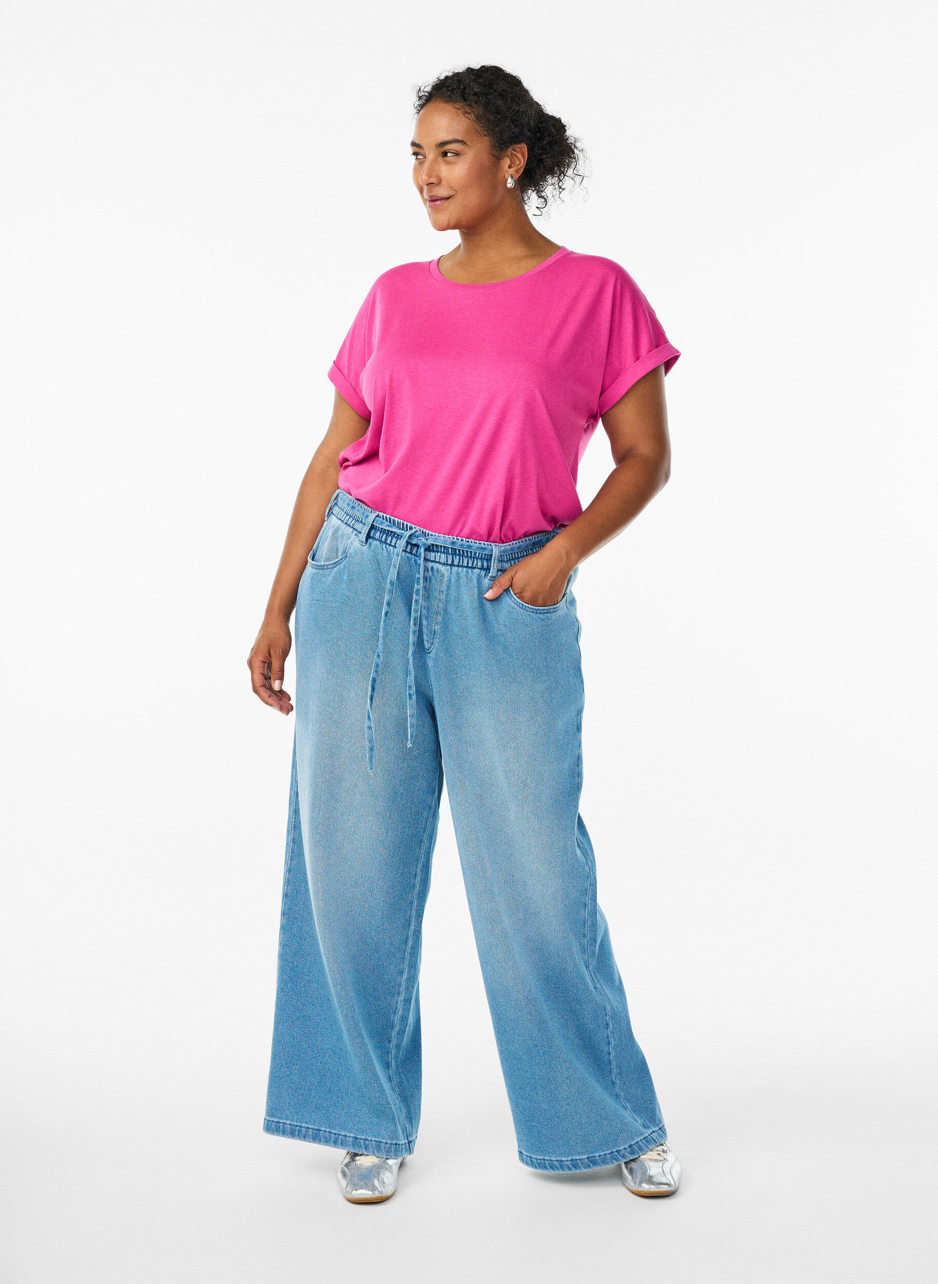 Zizzi Kort&aelig;rmet t-shirt i bomuldsblanding, Lyser&oslash;d, Model image number 1