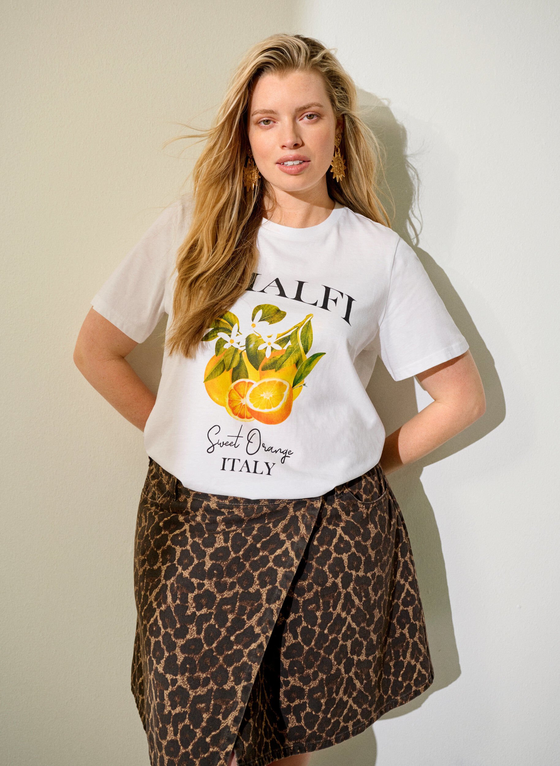 Kort denimnederdel med leopardprint og A-snit