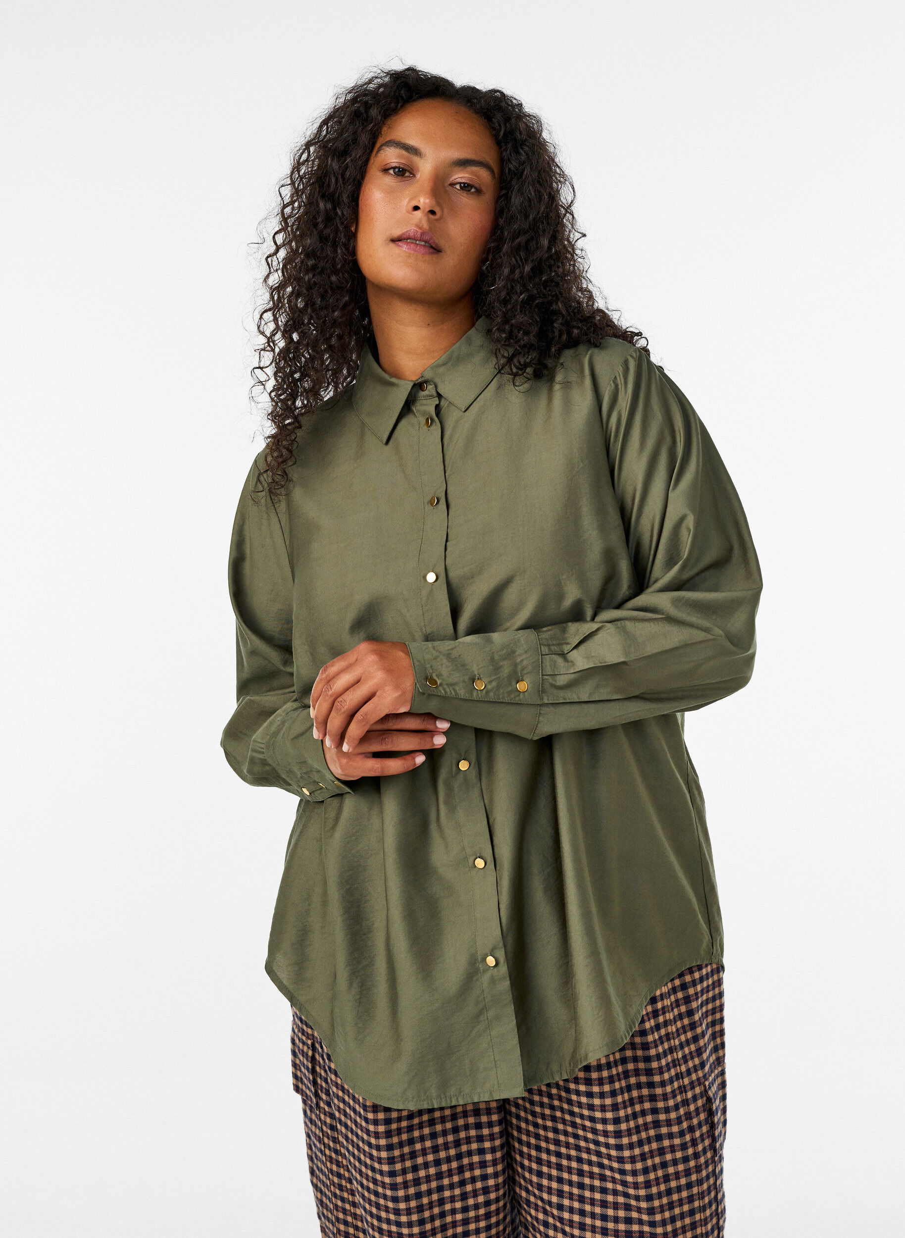 ZizziSkjorte i viskose med gyldne knapper, Gr&oslash;n, Model image number 0