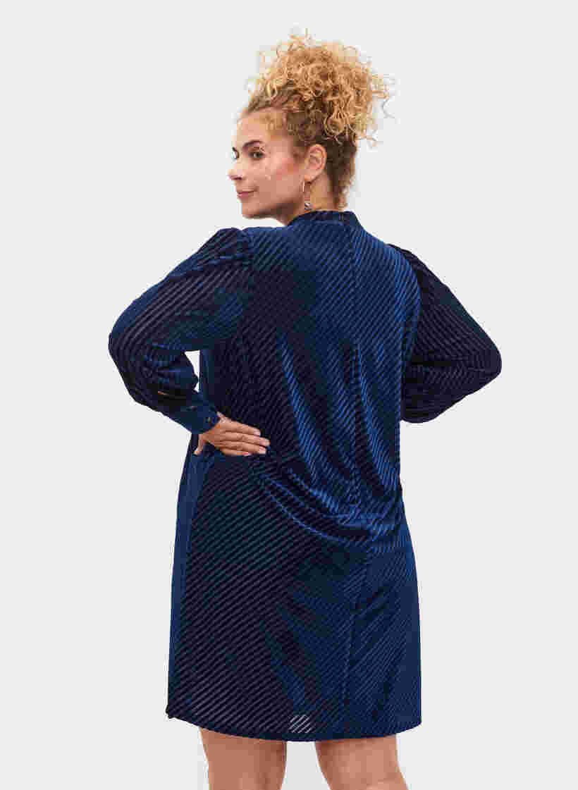 Strukturmønstret kjole i velour, Evening Blue, Model image number 1