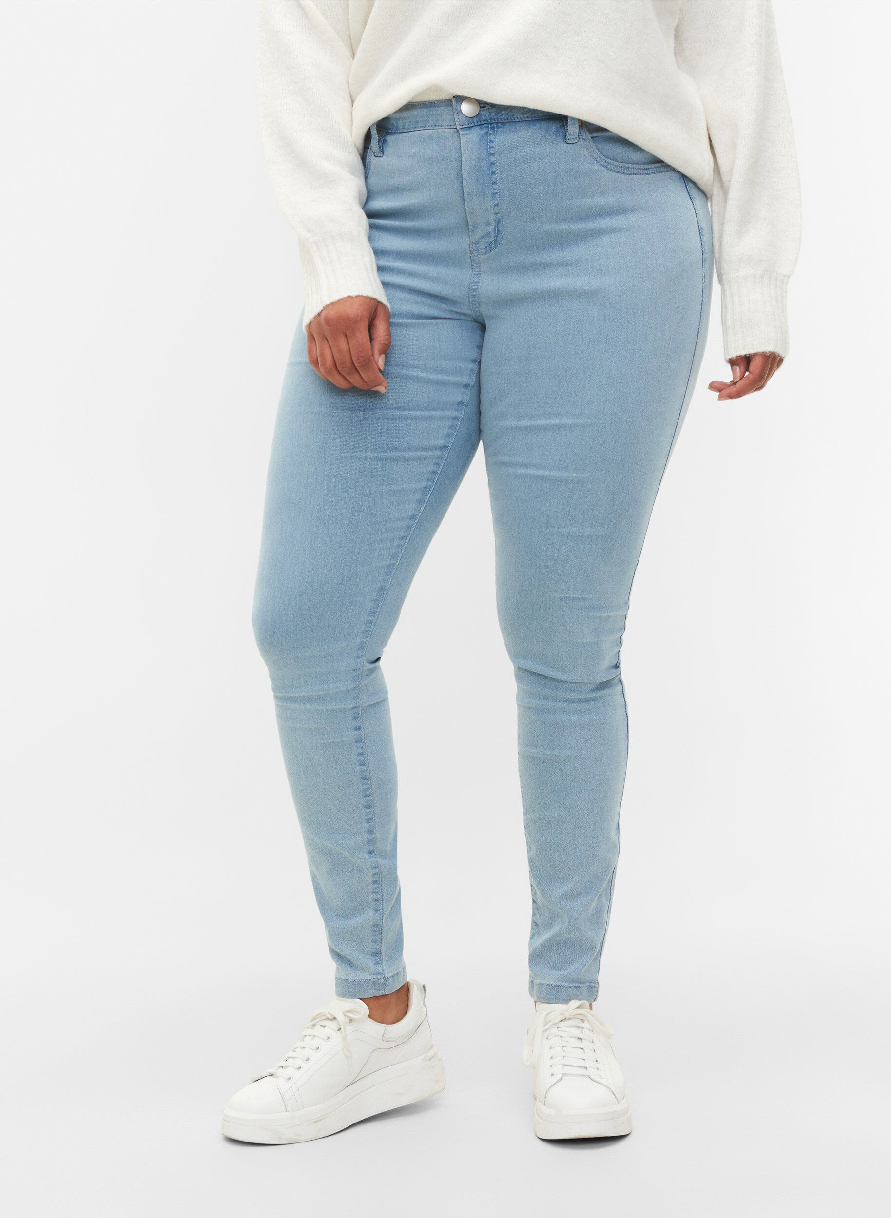 Zizzi H&oslash;jtaljede super slim Amy jeans, Bl&aring;, Model image number 3