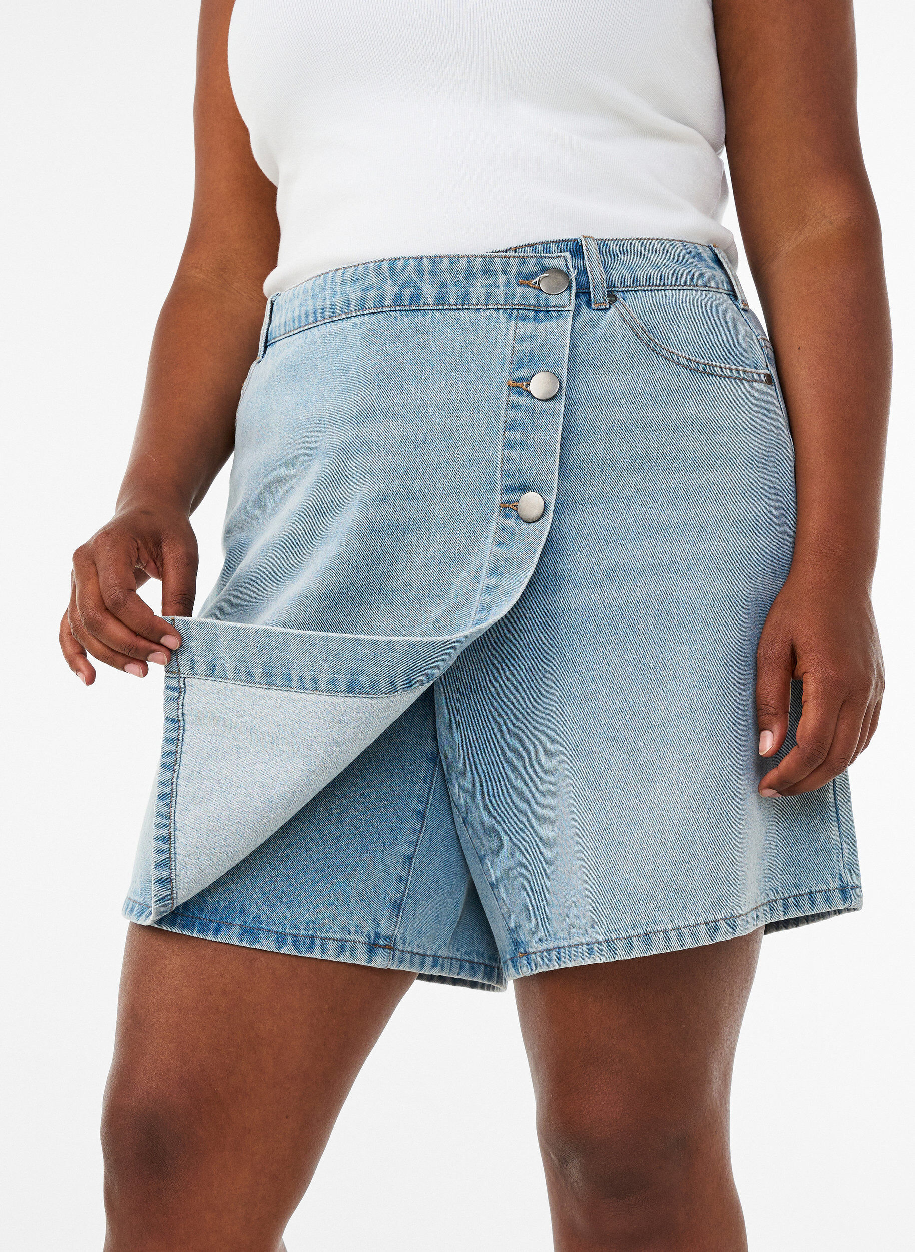 ZizziDenimskorts med sl&aring;-om-effekt og h&oslash;j talje, Bl&aring;, Model image number 3